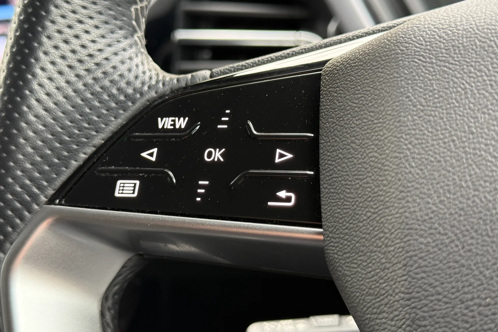 Audi Q4 thumbnail image number 15