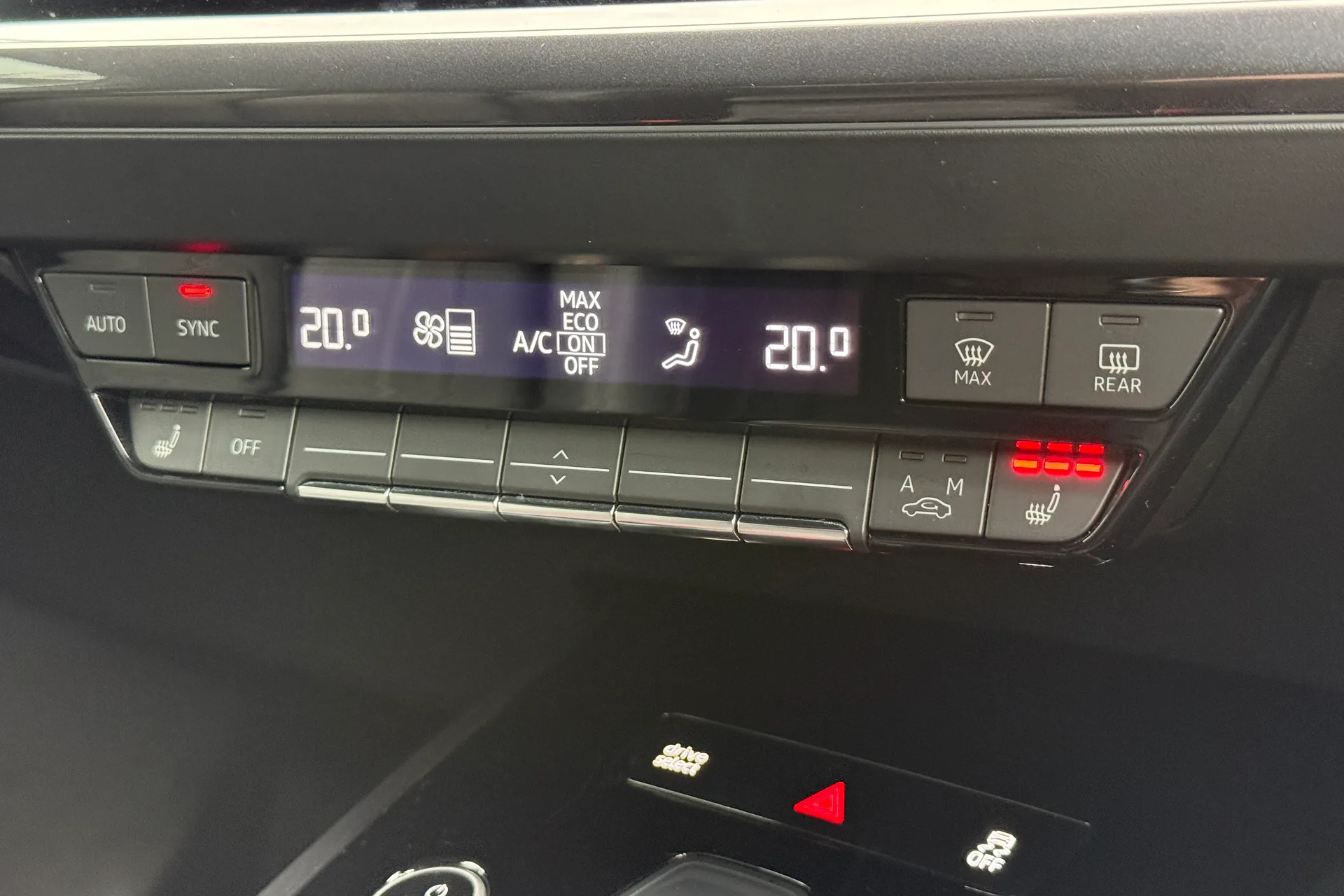 Audi Q4 thumbnail image number 10