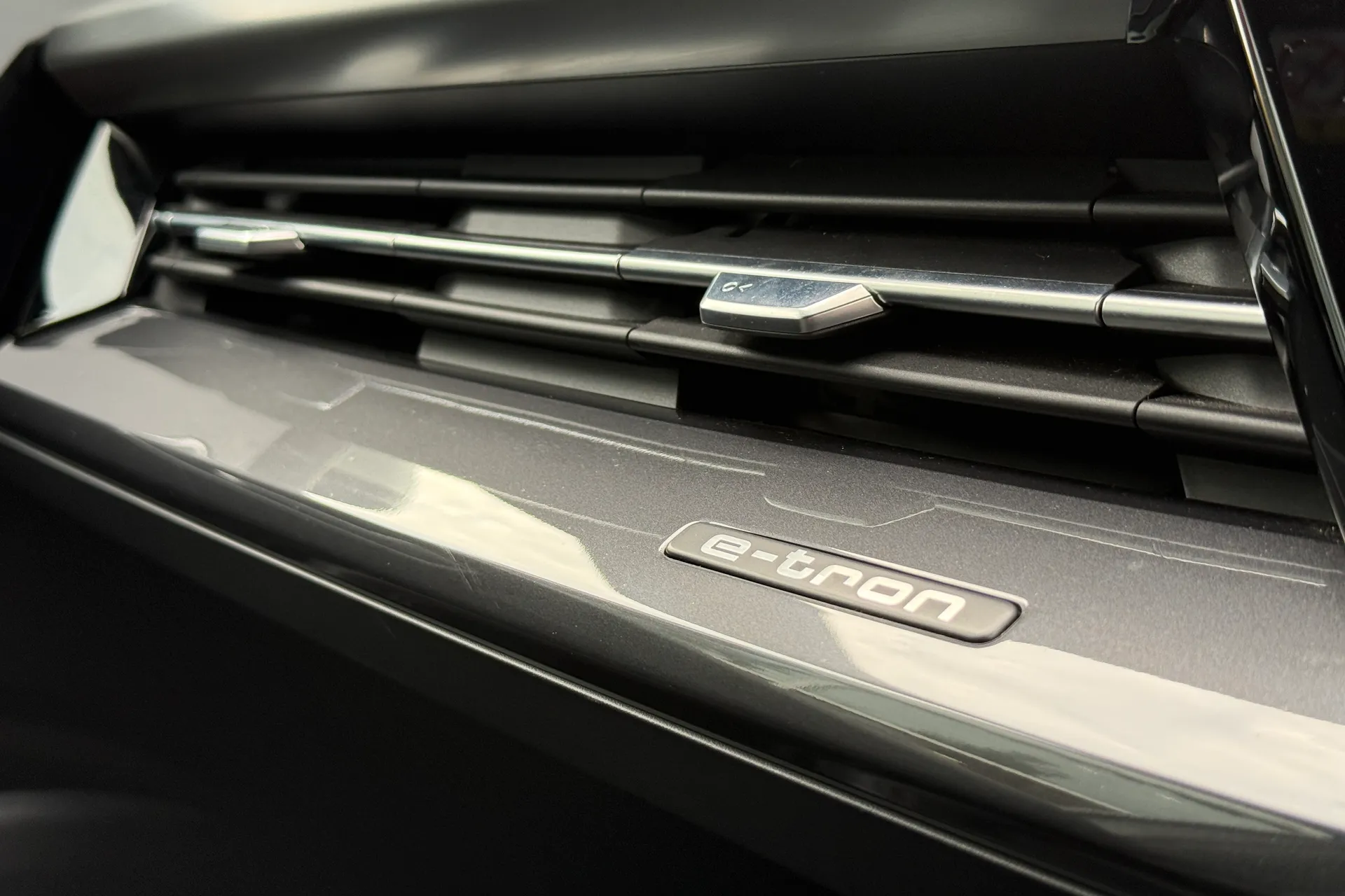 Audi Q4 thumbnail image number 21