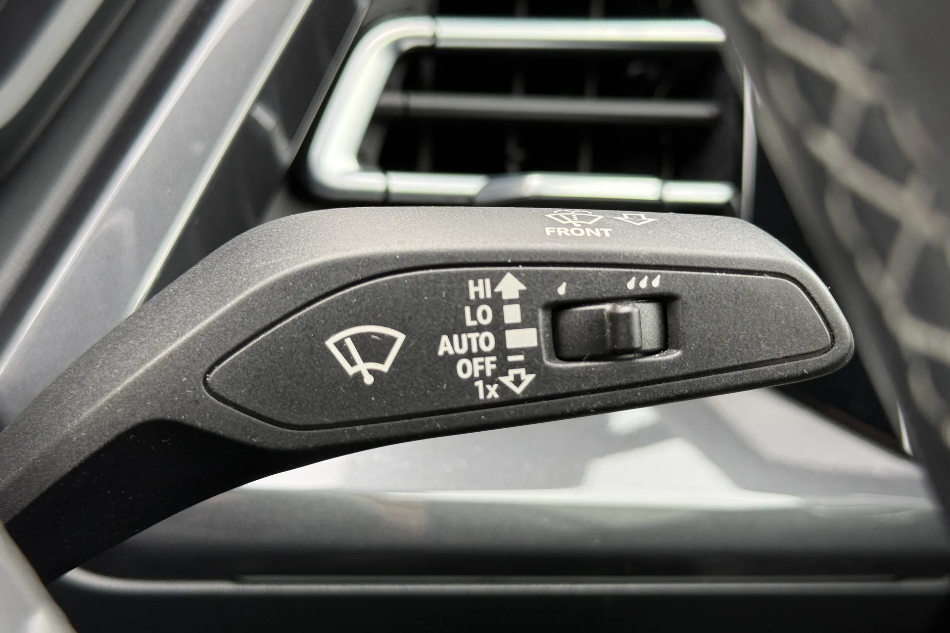 Audi Q4 thumbnail image number 14