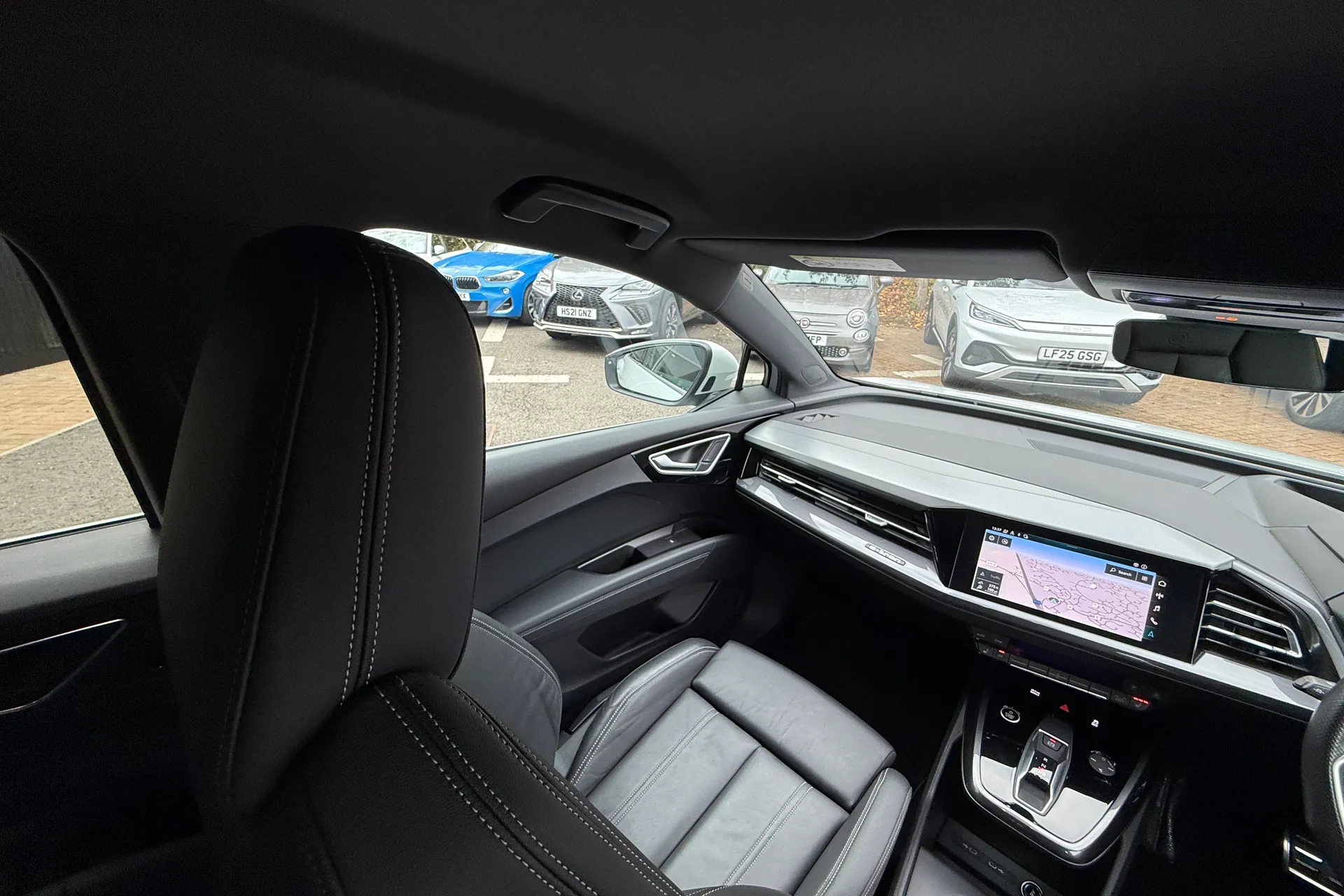 Audi Q4 thumbnail image number 32