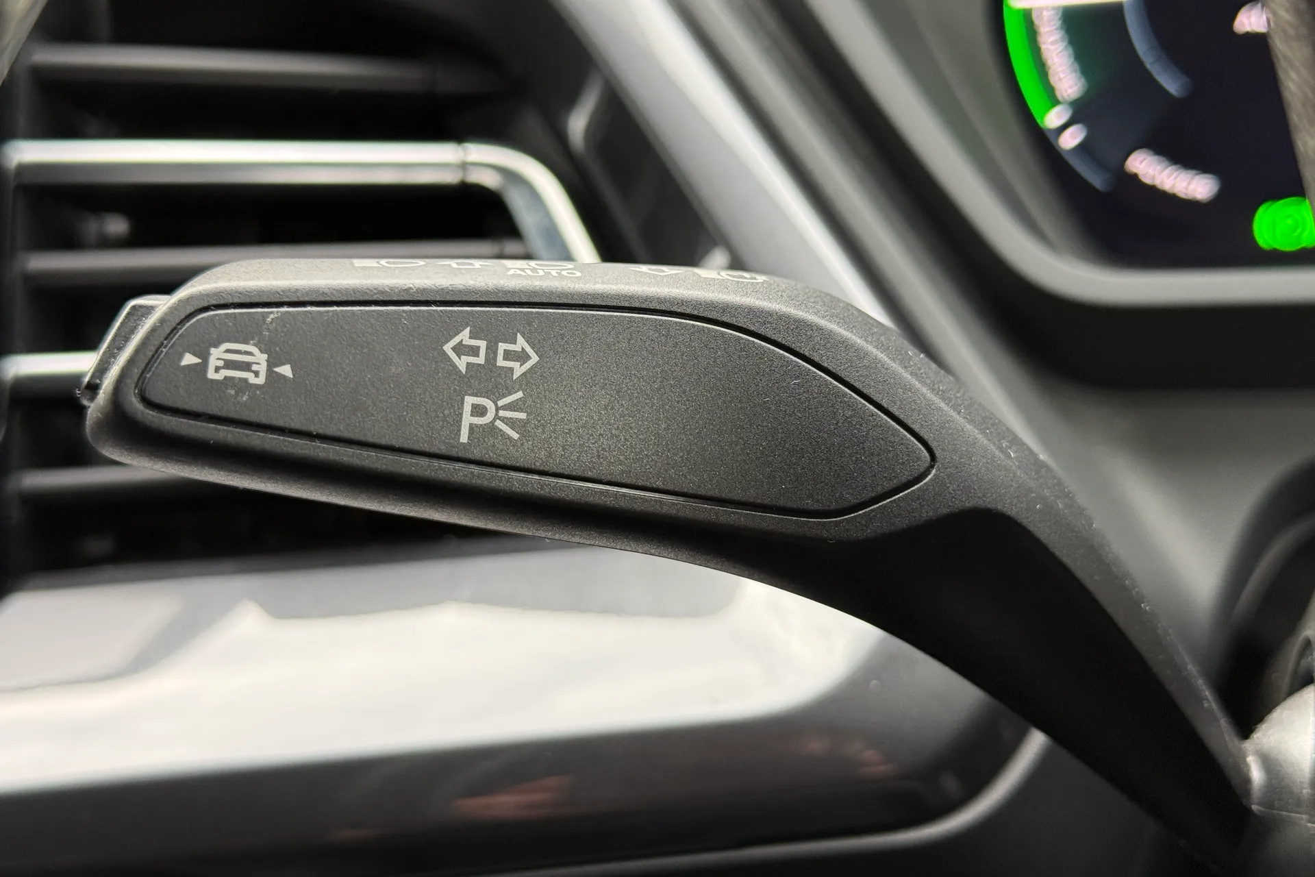 Audi Q4 thumbnail image number 13