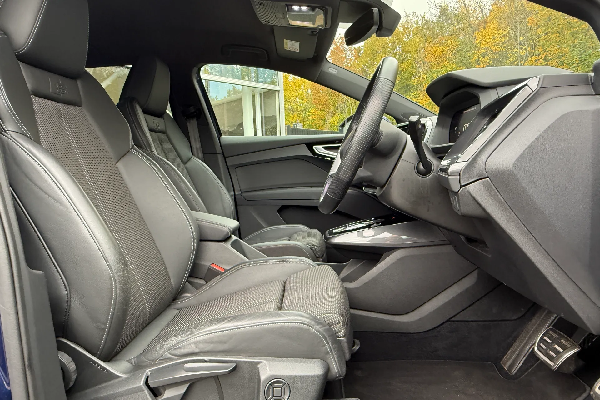 Audi Q4 thumbnail image number 12