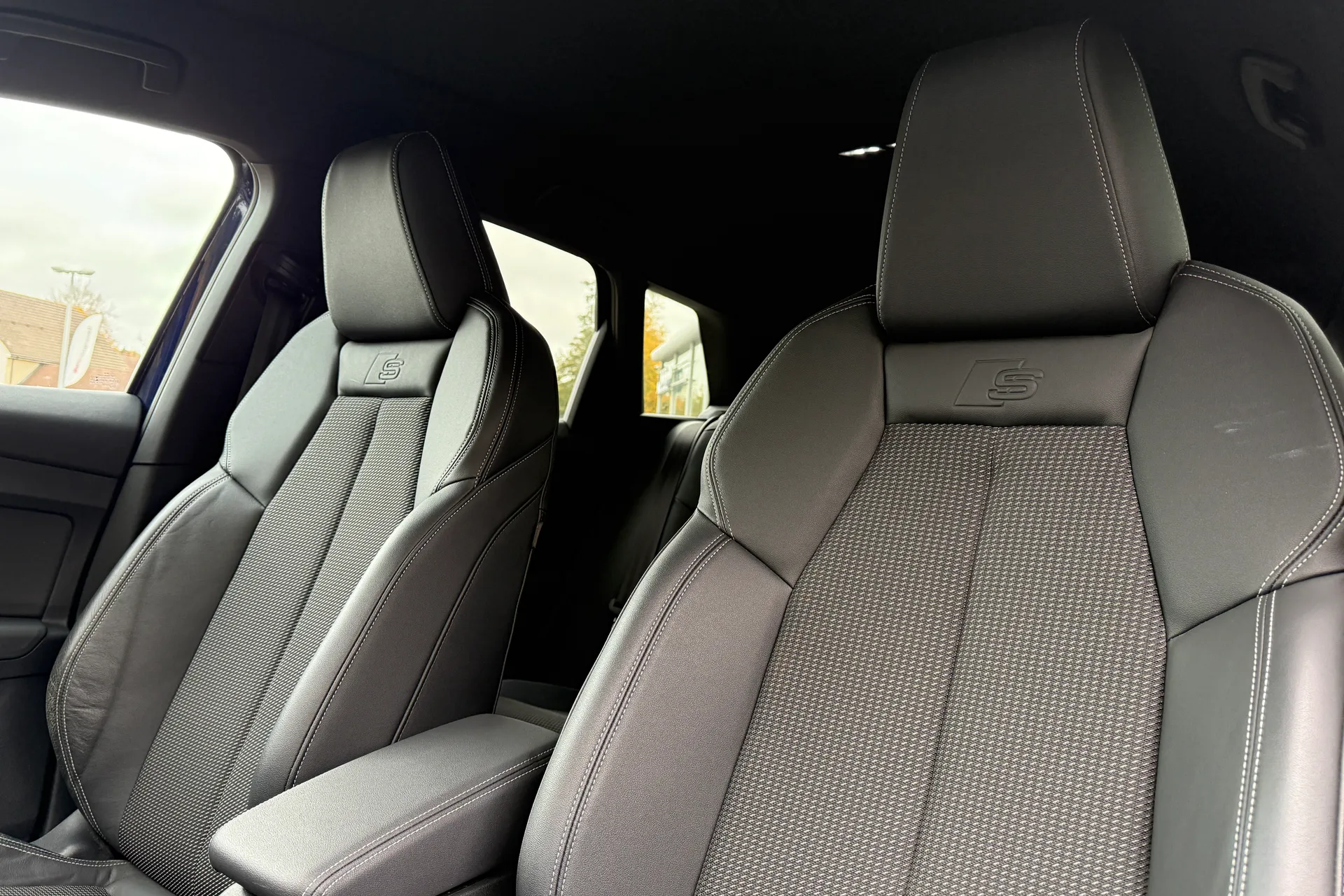 Audi Q4 thumbnail image number 19