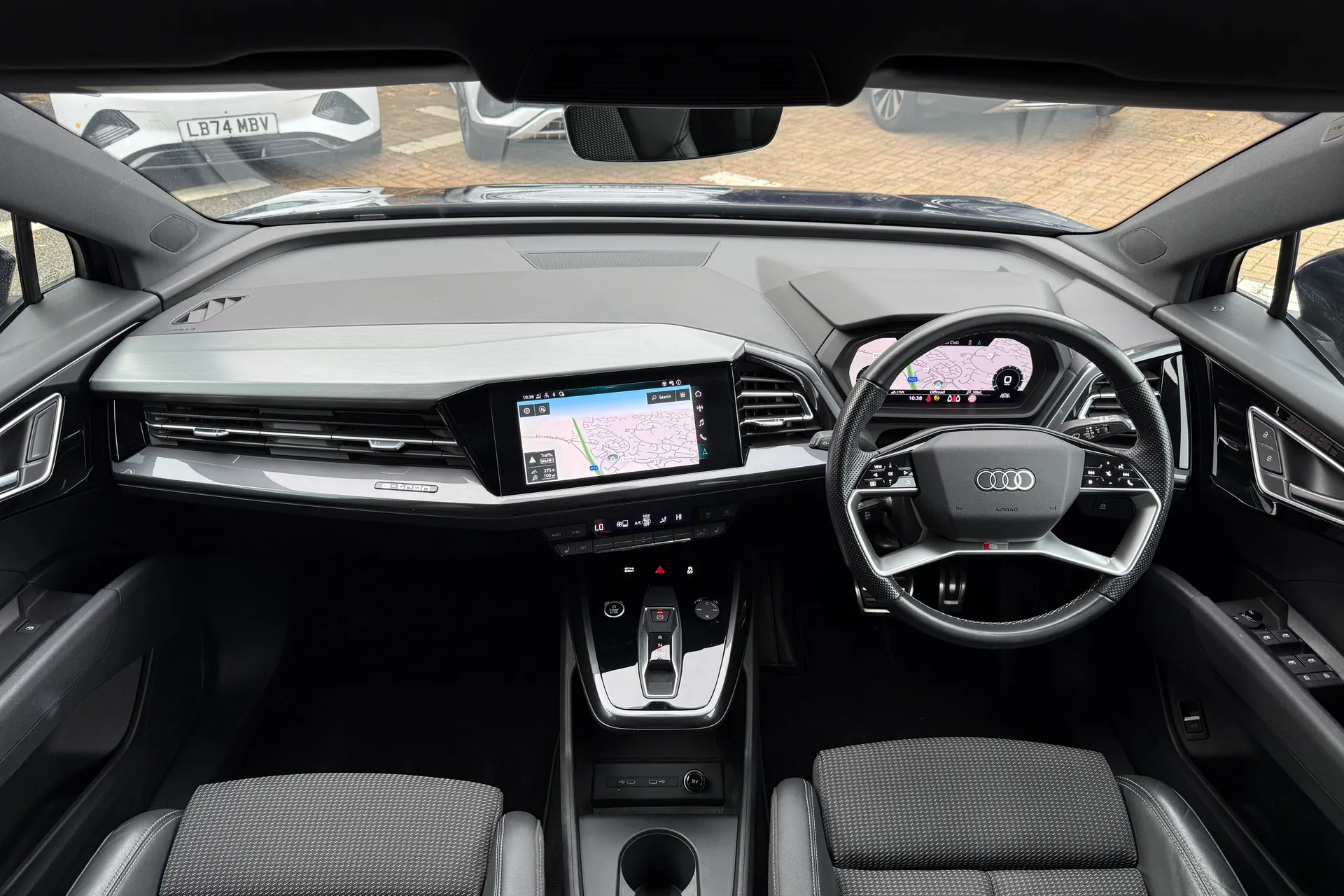 Audi Q4 thumbnail image number 3