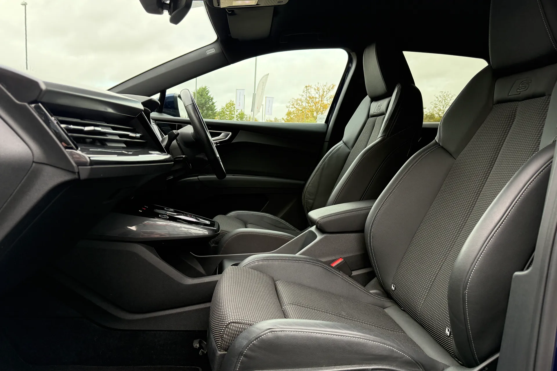 Audi Q4 thumbnail image number 18