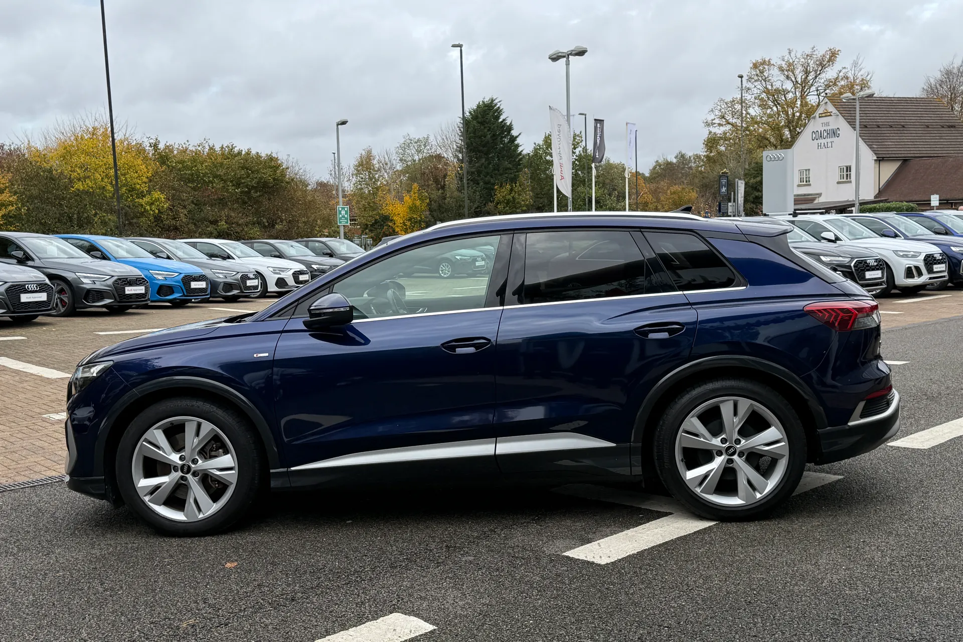 Audi Q4 thumbnail image number 14