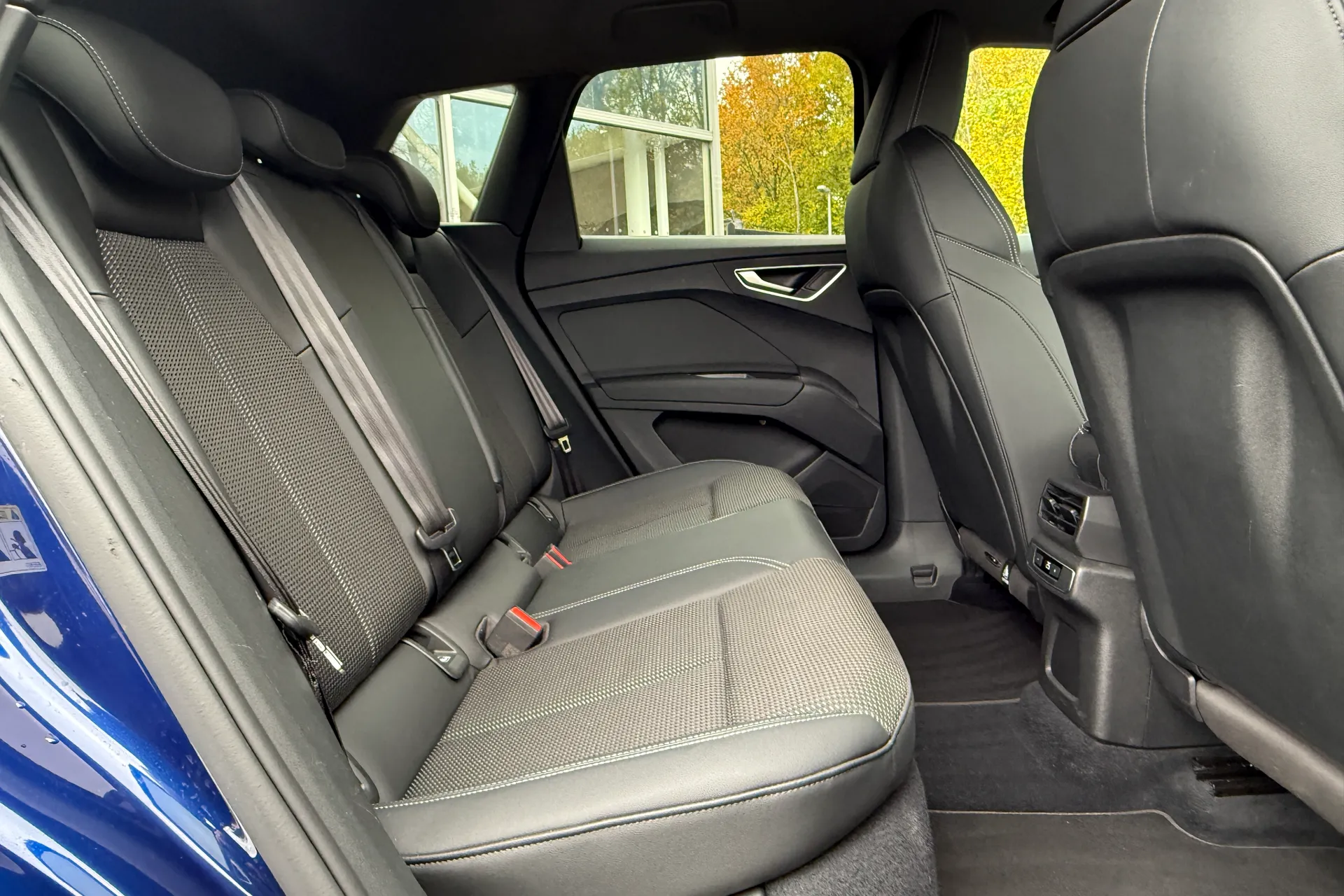 Audi Q4 thumbnail image number 10