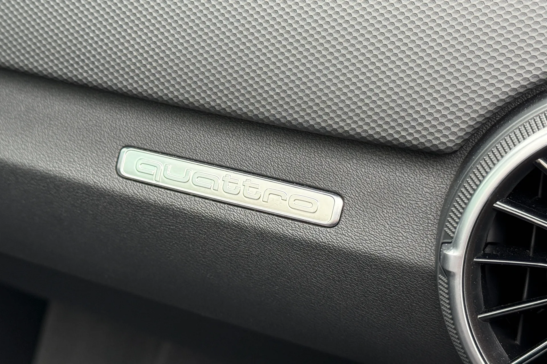 Audi TT thumbnail image number 41