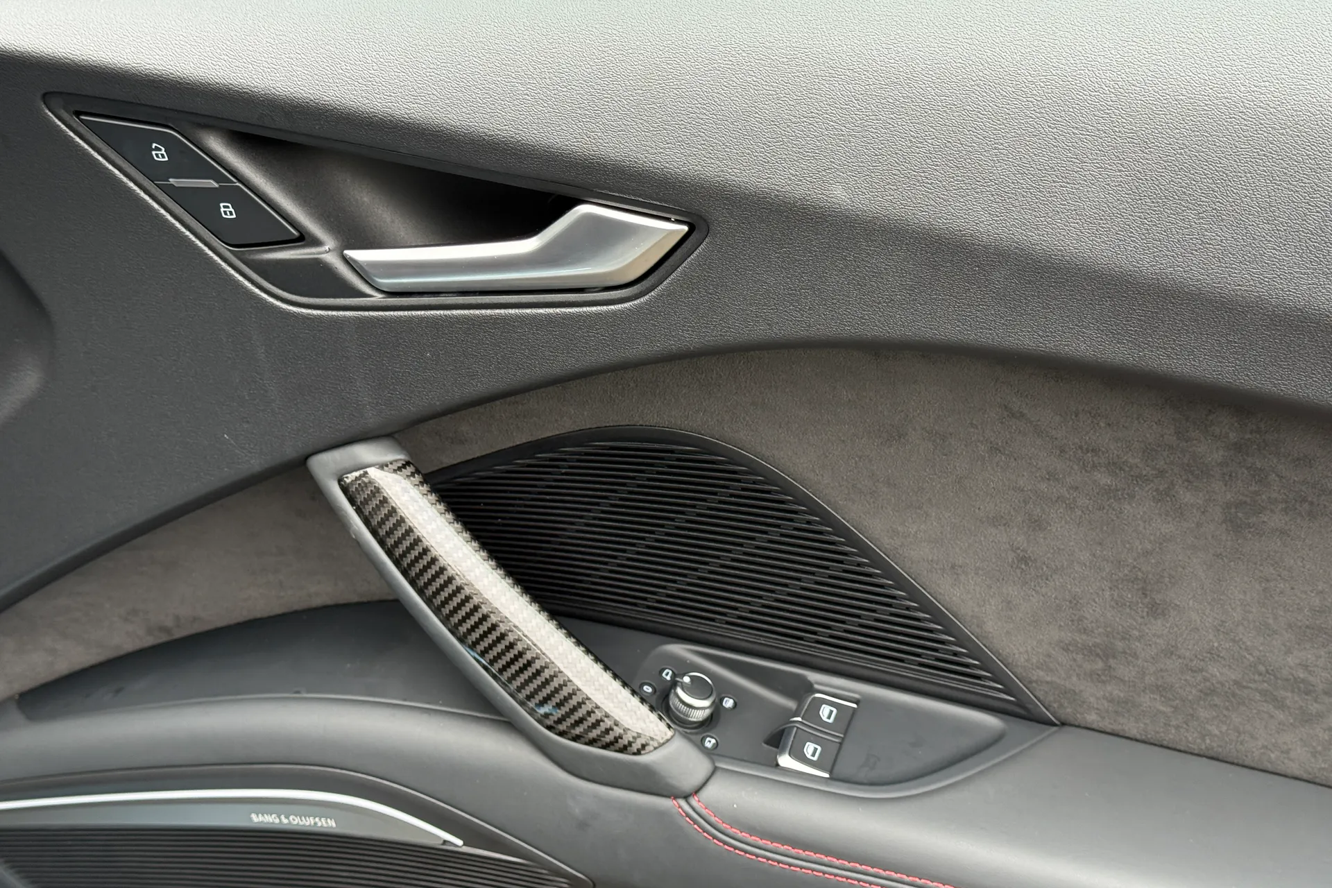 Audi TT thumbnail image number 43