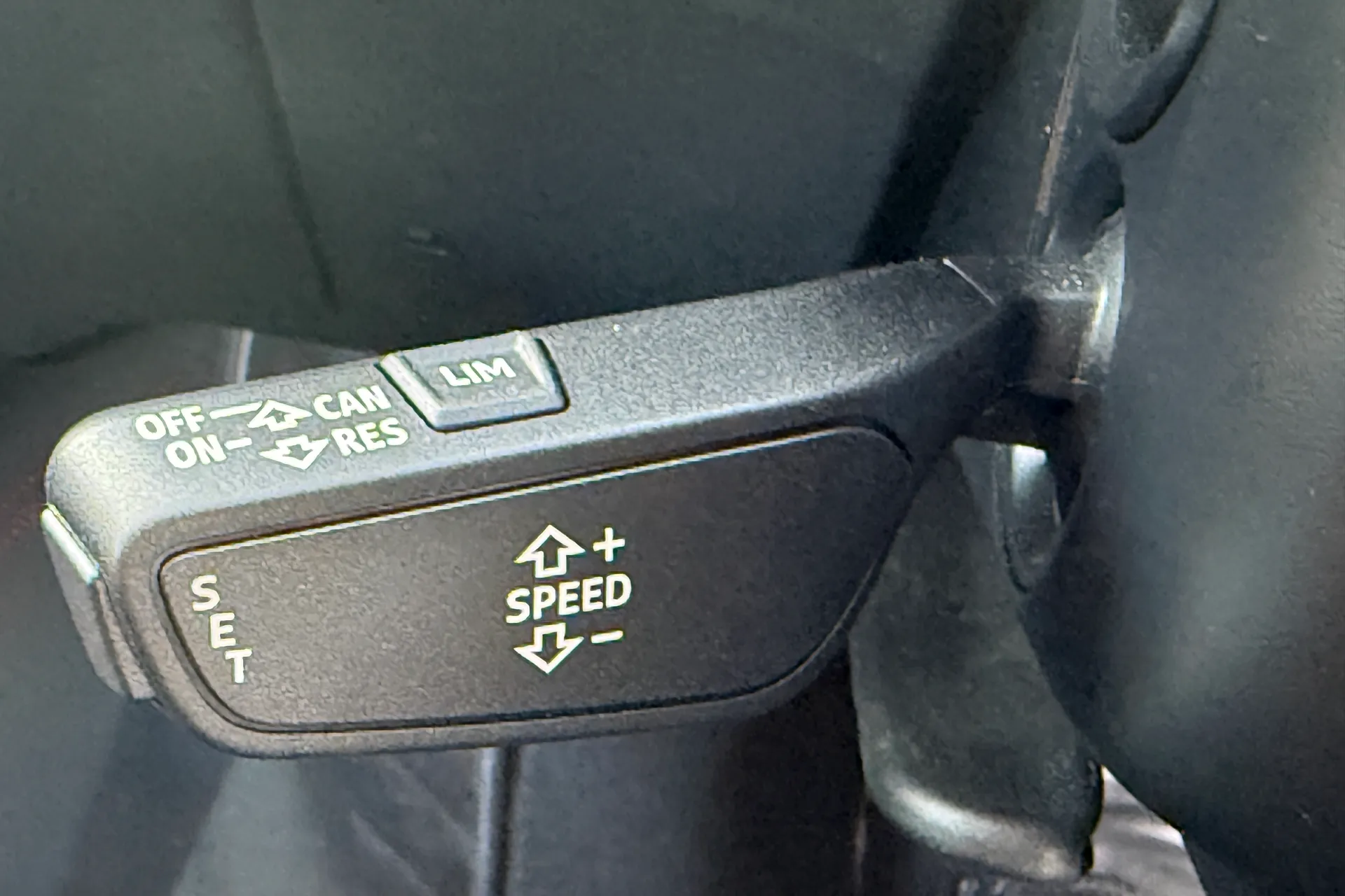 Audi TT thumbnail image number 59