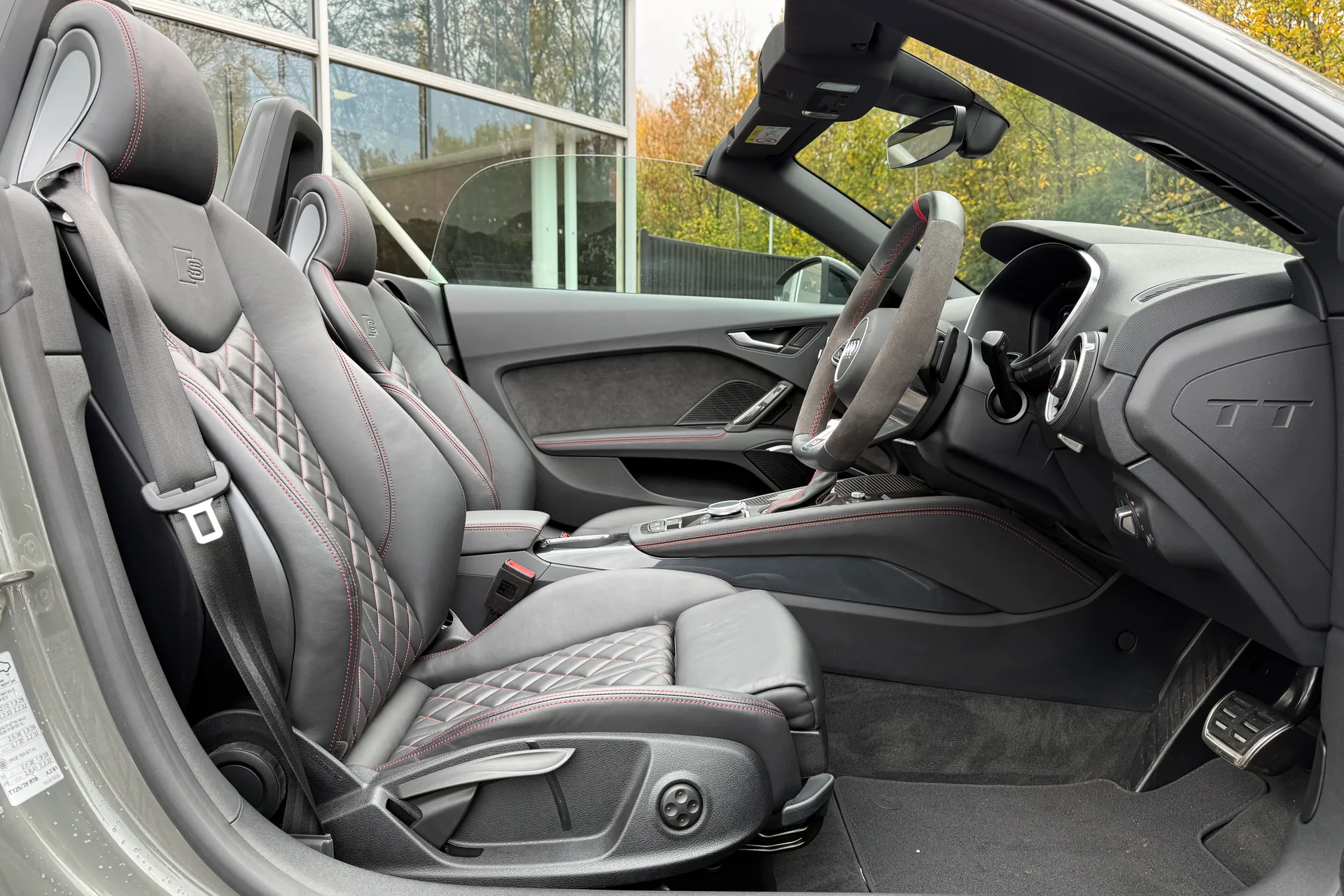 Audi TT thumbnail image number 11