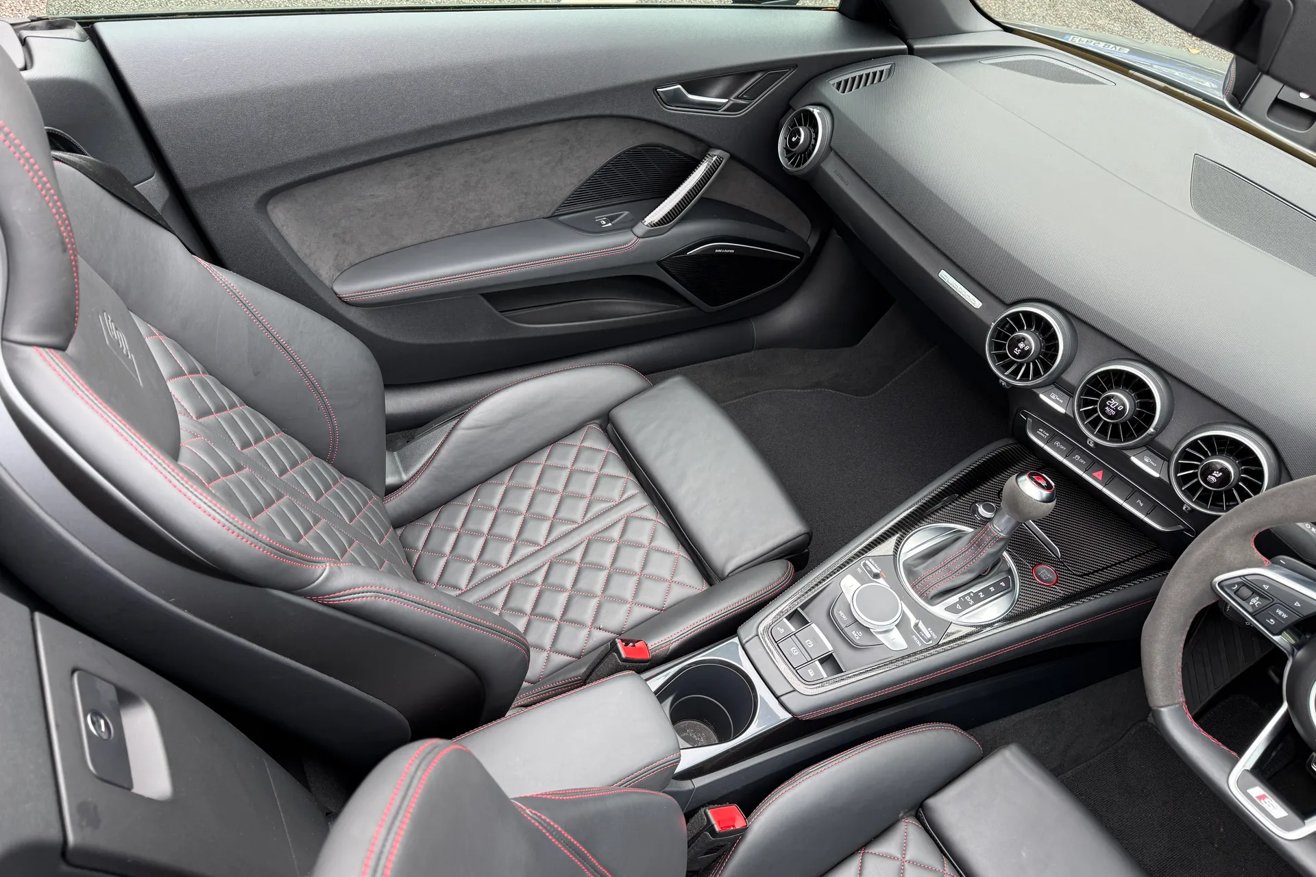 Audi TT thumbnail image number 37