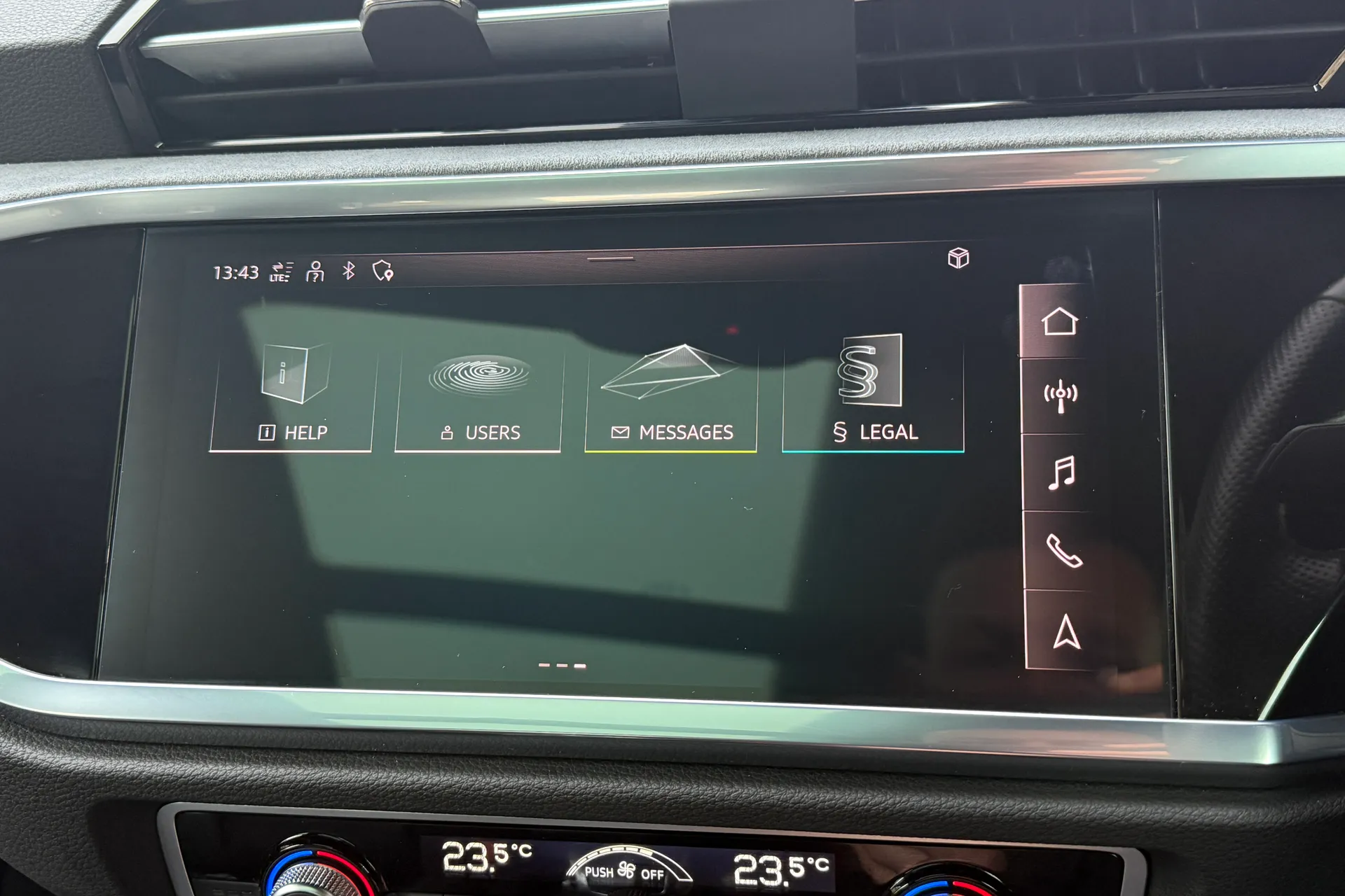 Audi Q3 thumbnail image number 19