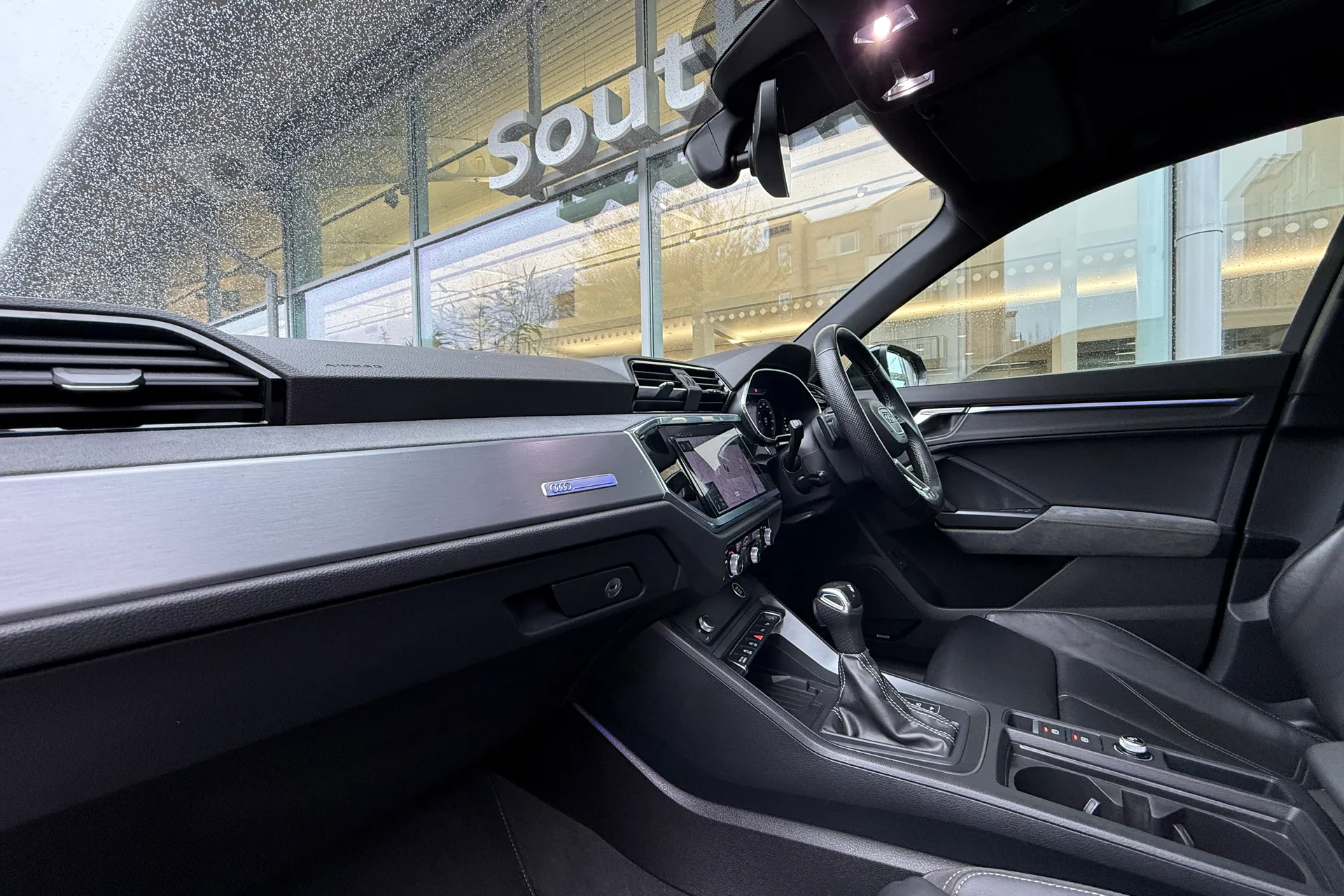 Audi Q3 thumbnail image number 8