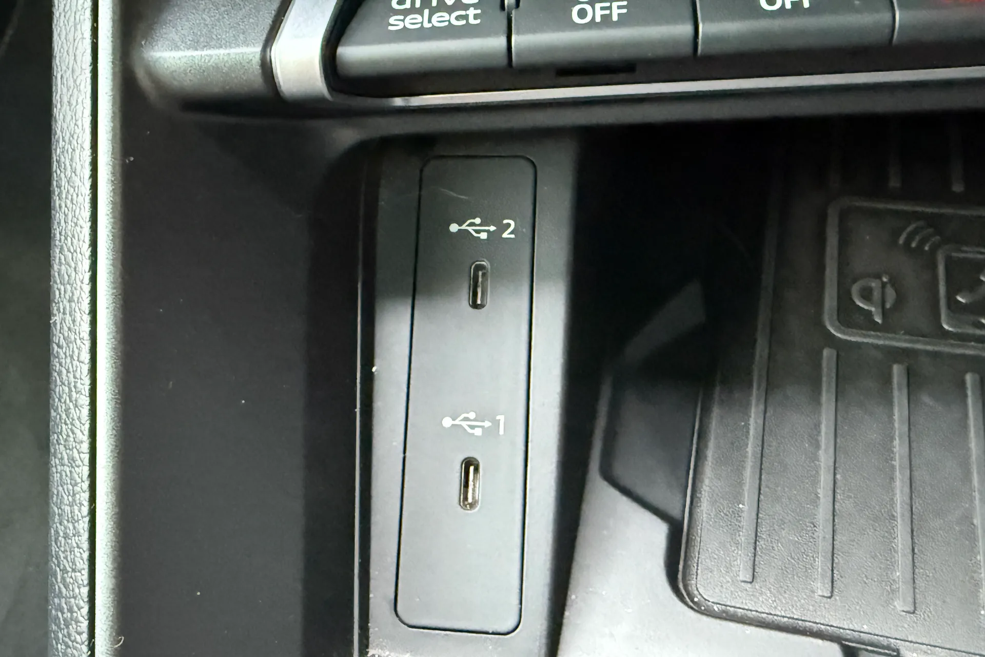 Audi Q3 thumbnail image number 25