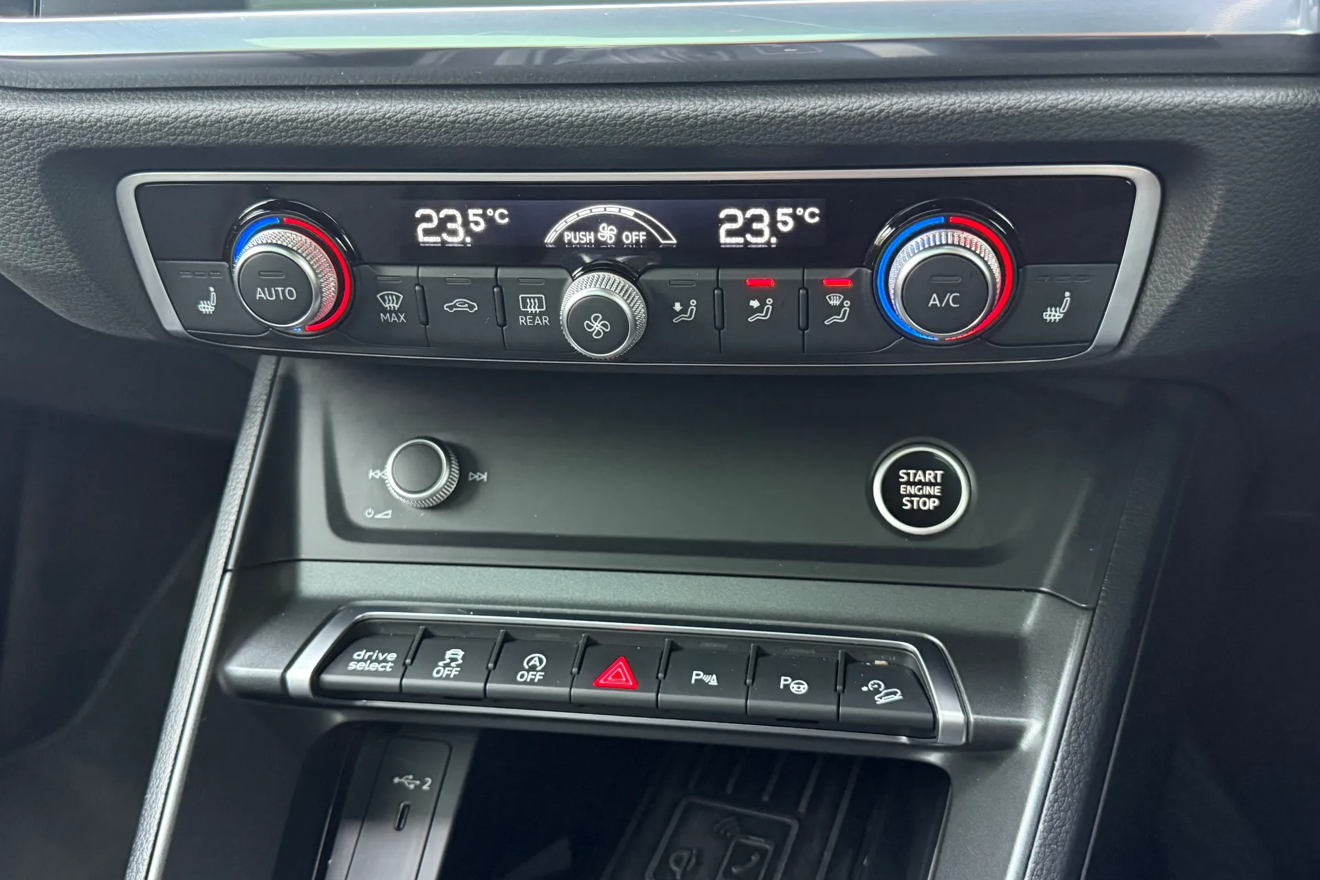 Audi Q3 thumbnail image number 20