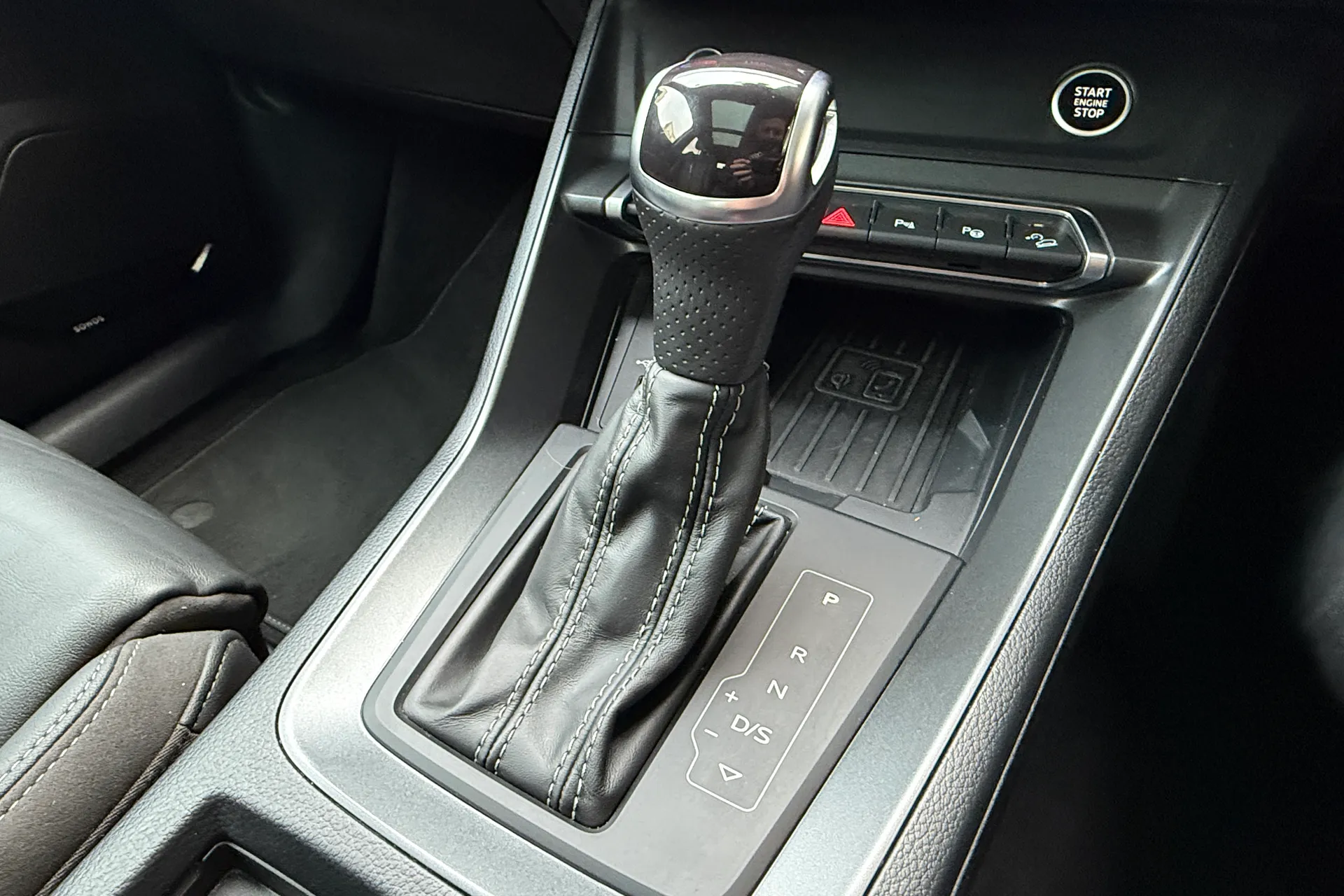 Audi Q3 thumbnail image number 28