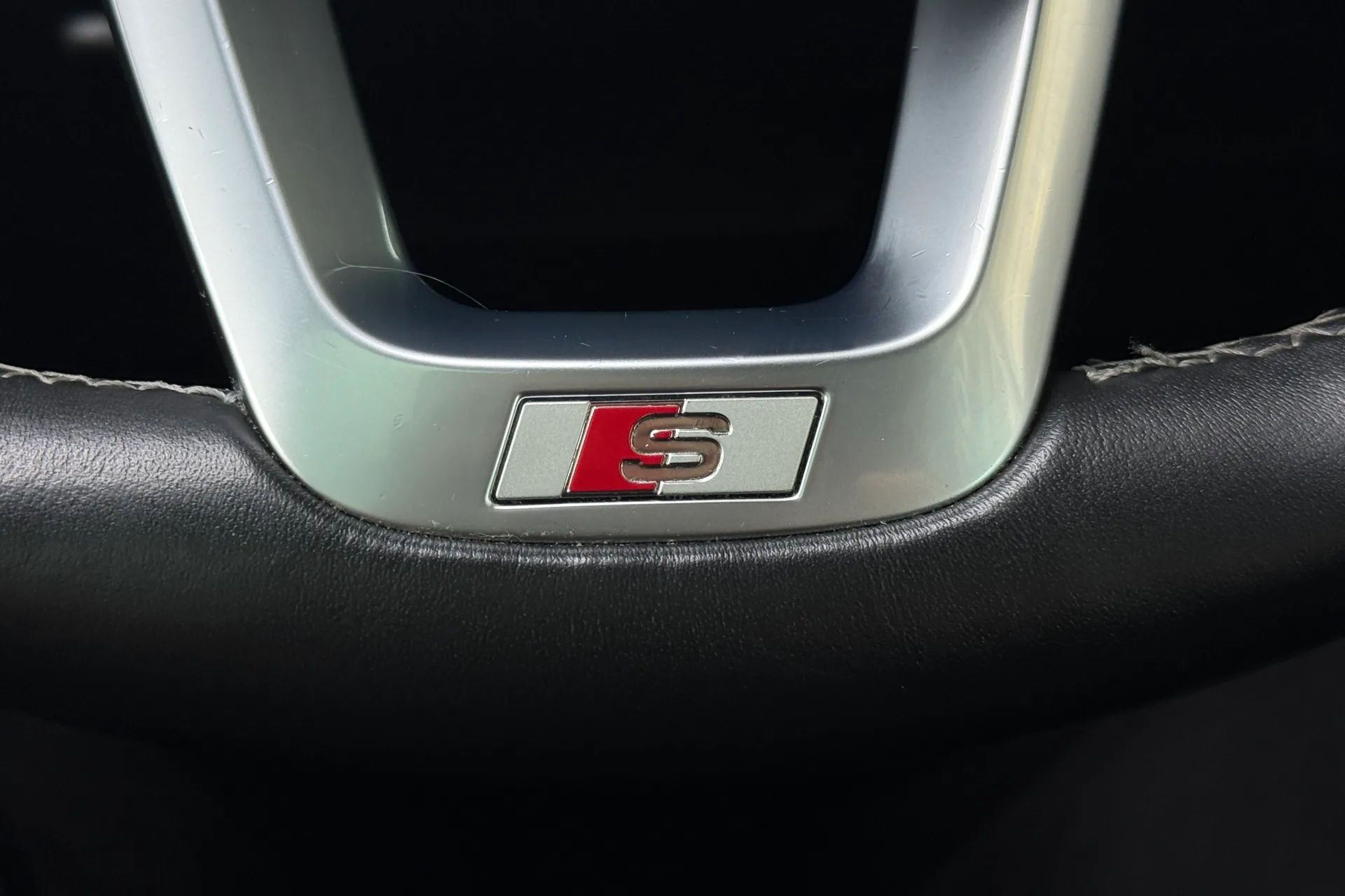 Audi Q3 thumbnail image number 16