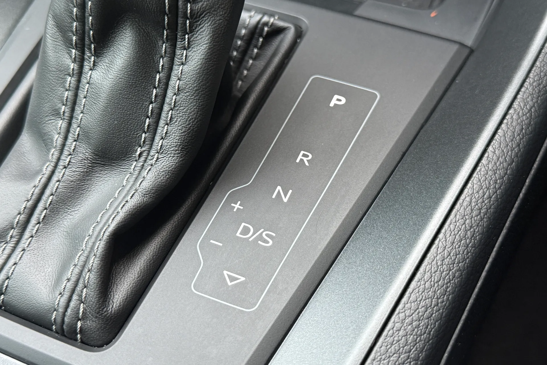 Audi Q3 thumbnail image number 27