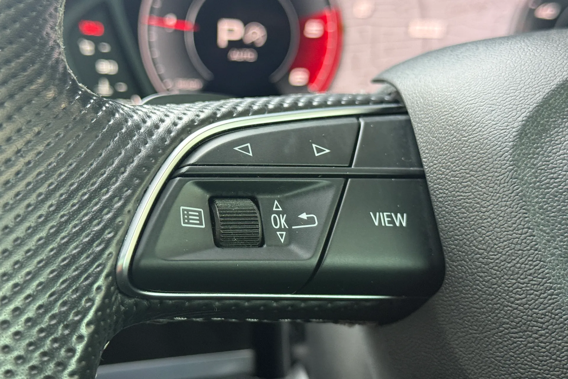 Audi Q3 thumbnail image number 14