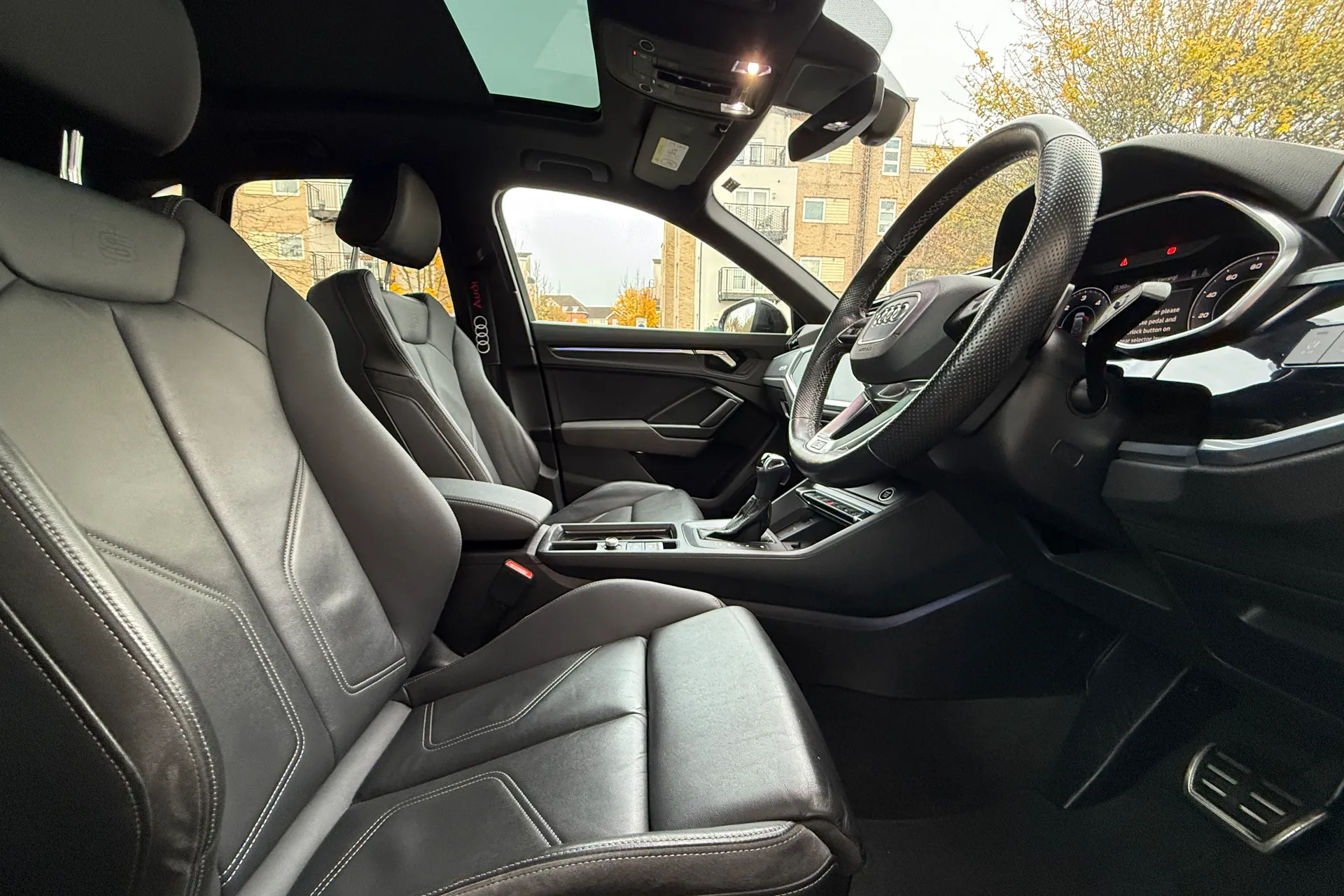 Audi Q3 thumbnail image number 36