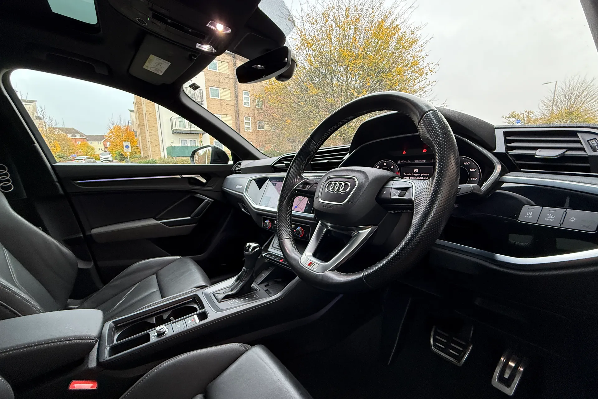 Audi Q3 thumbnail image number 11