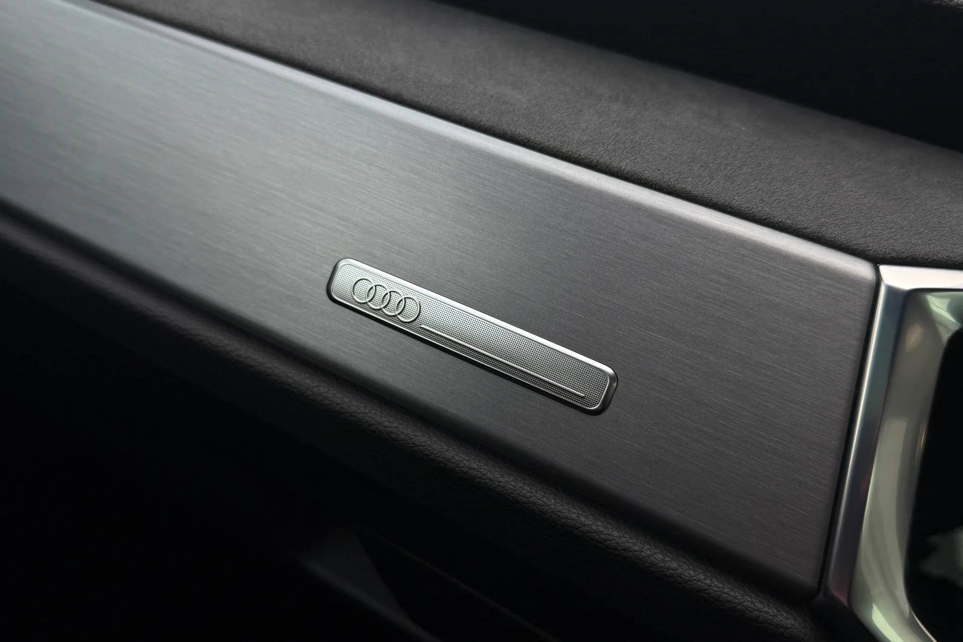 Audi Q3 thumbnail image number 32