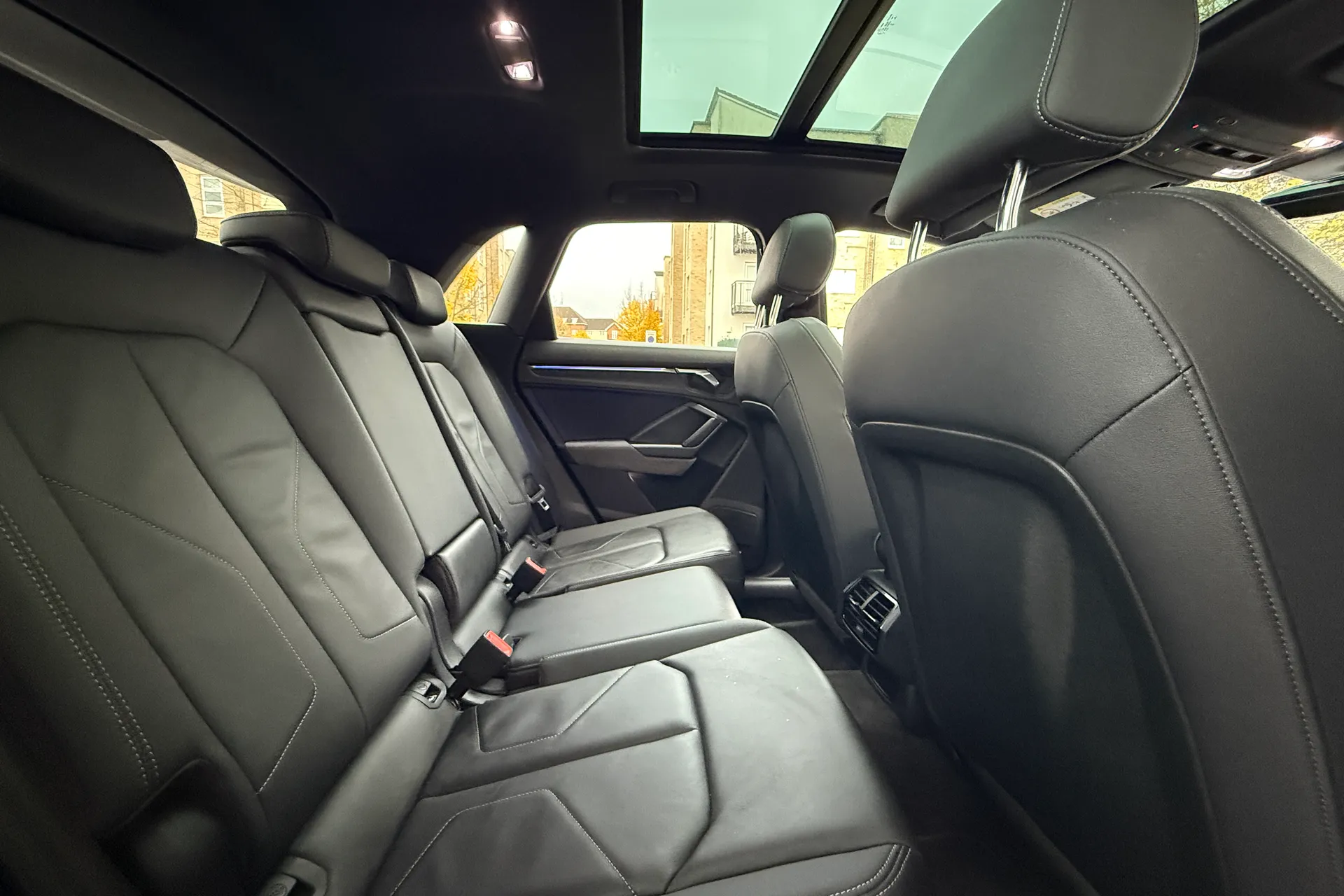 Audi Q3 thumbnail image number 38