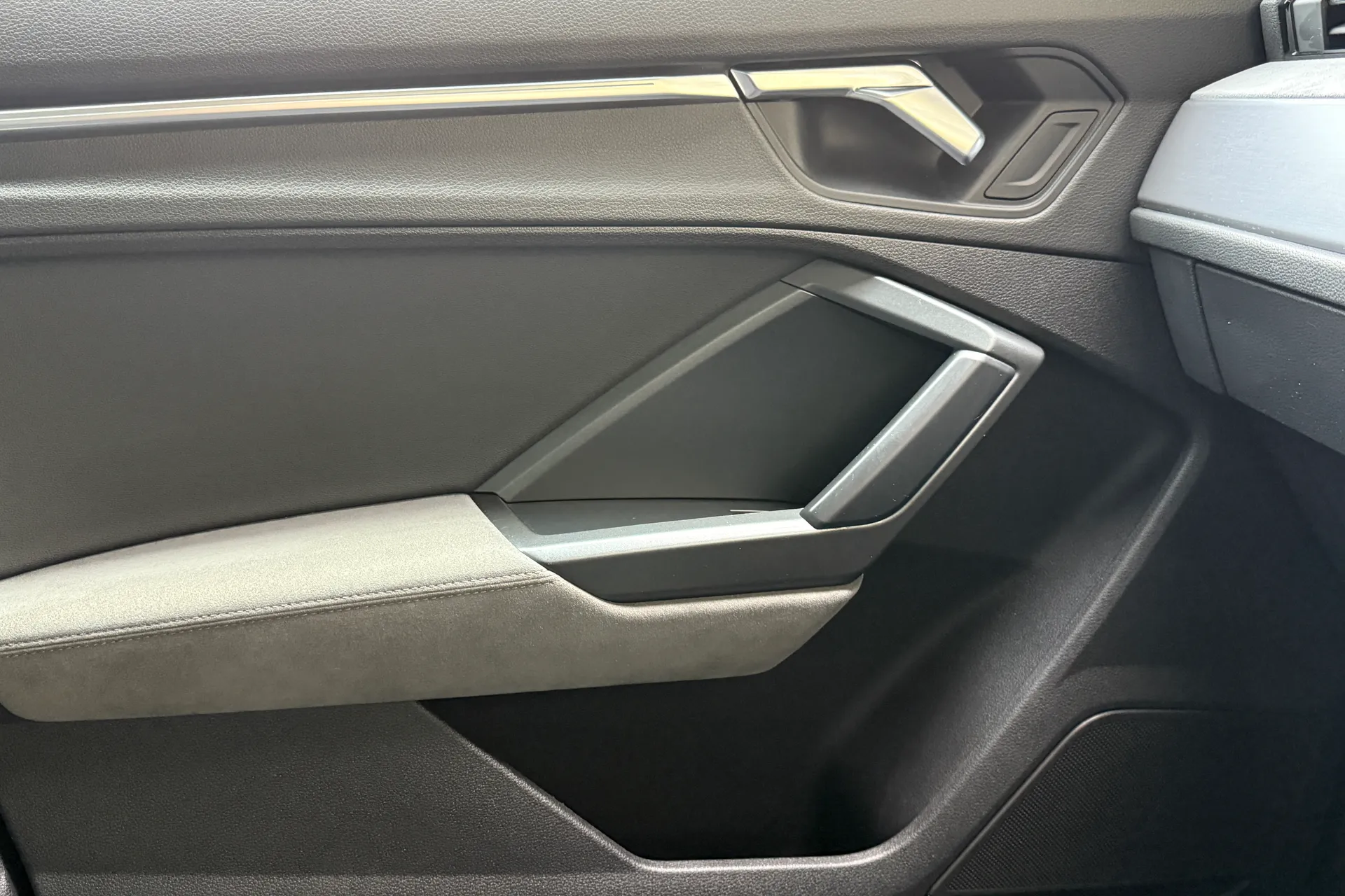 Audi Q3 thumbnail image number 33