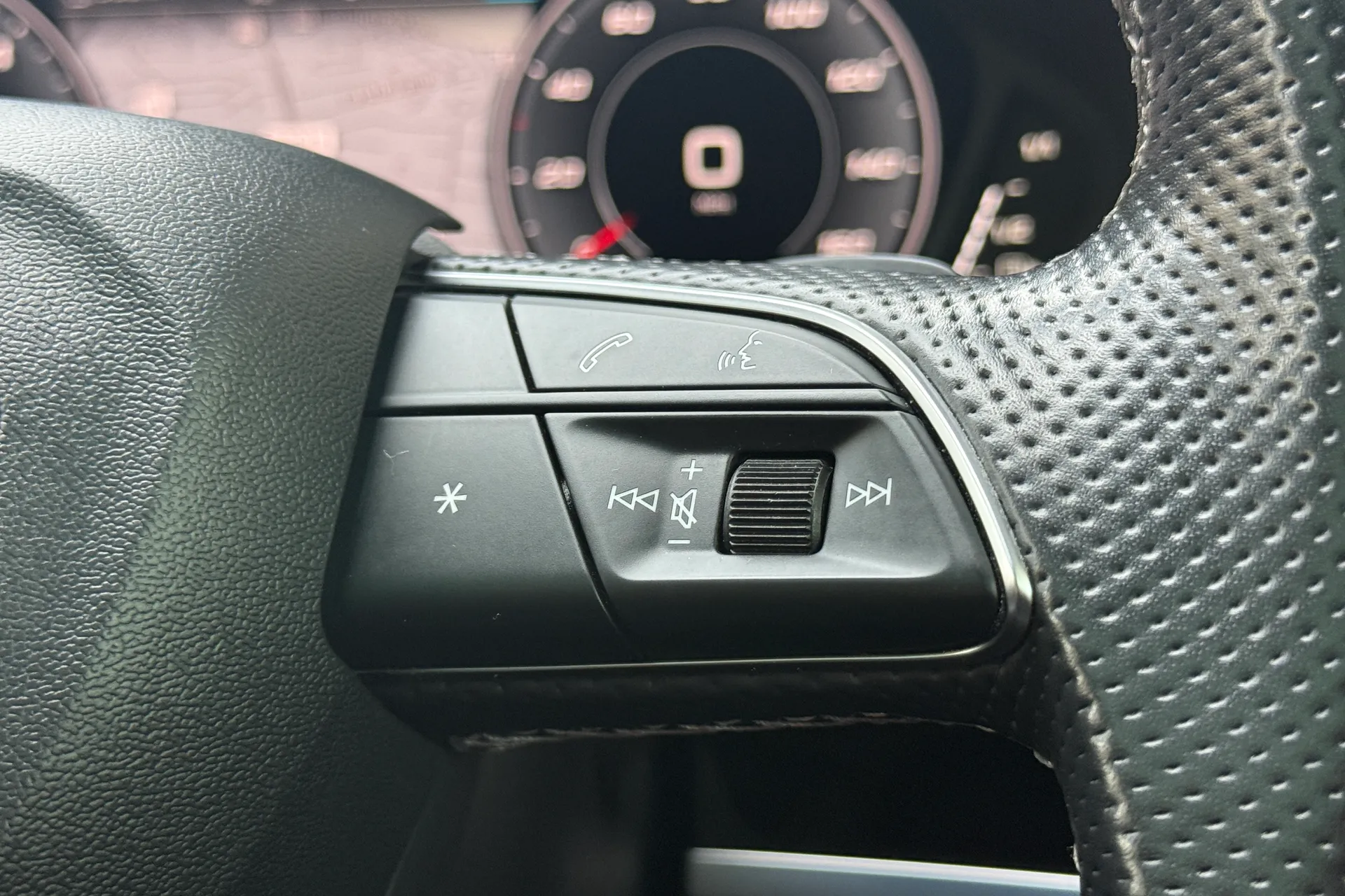 Audi Q3 thumbnail image number 15