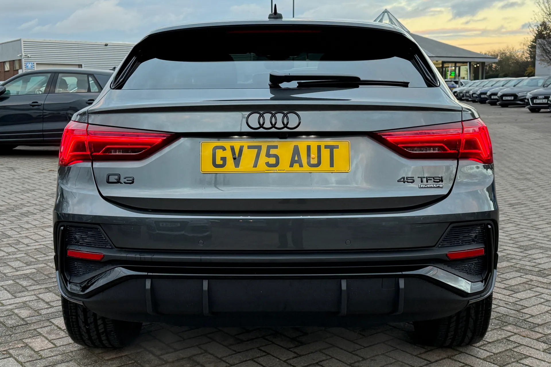 Audi Q3 thumbnail image number 35