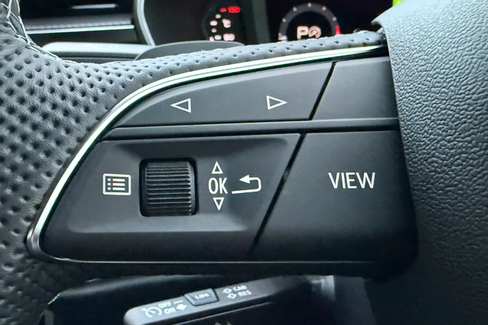 Audi Q3 thumbnail image number 21