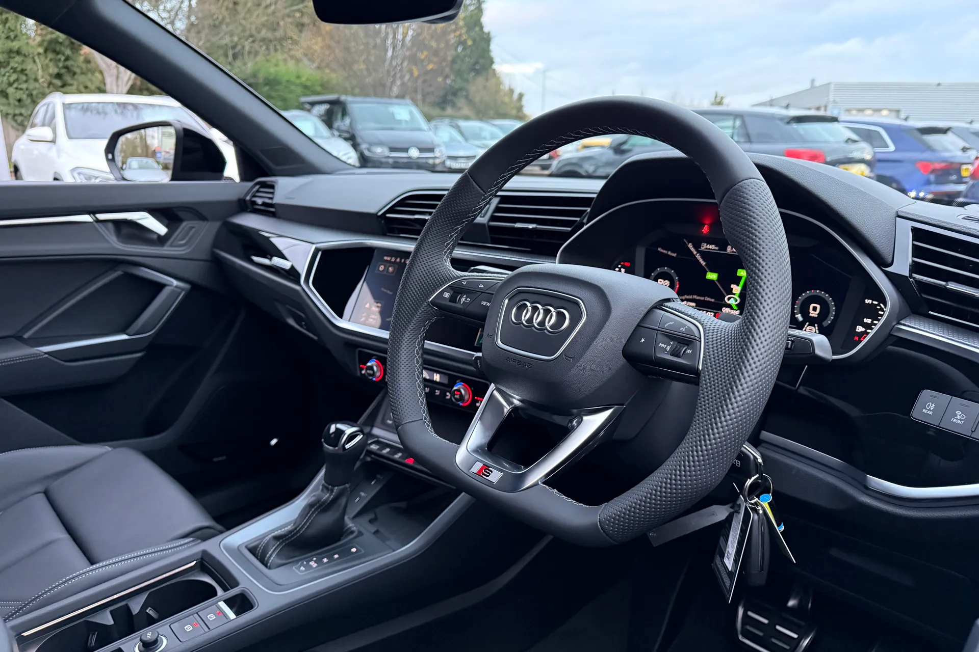 Audi Q3 thumbnail image number 28