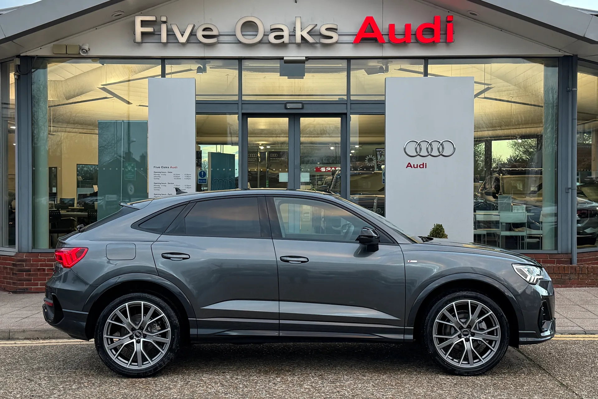 Audi Q3 thumbnail image number 2