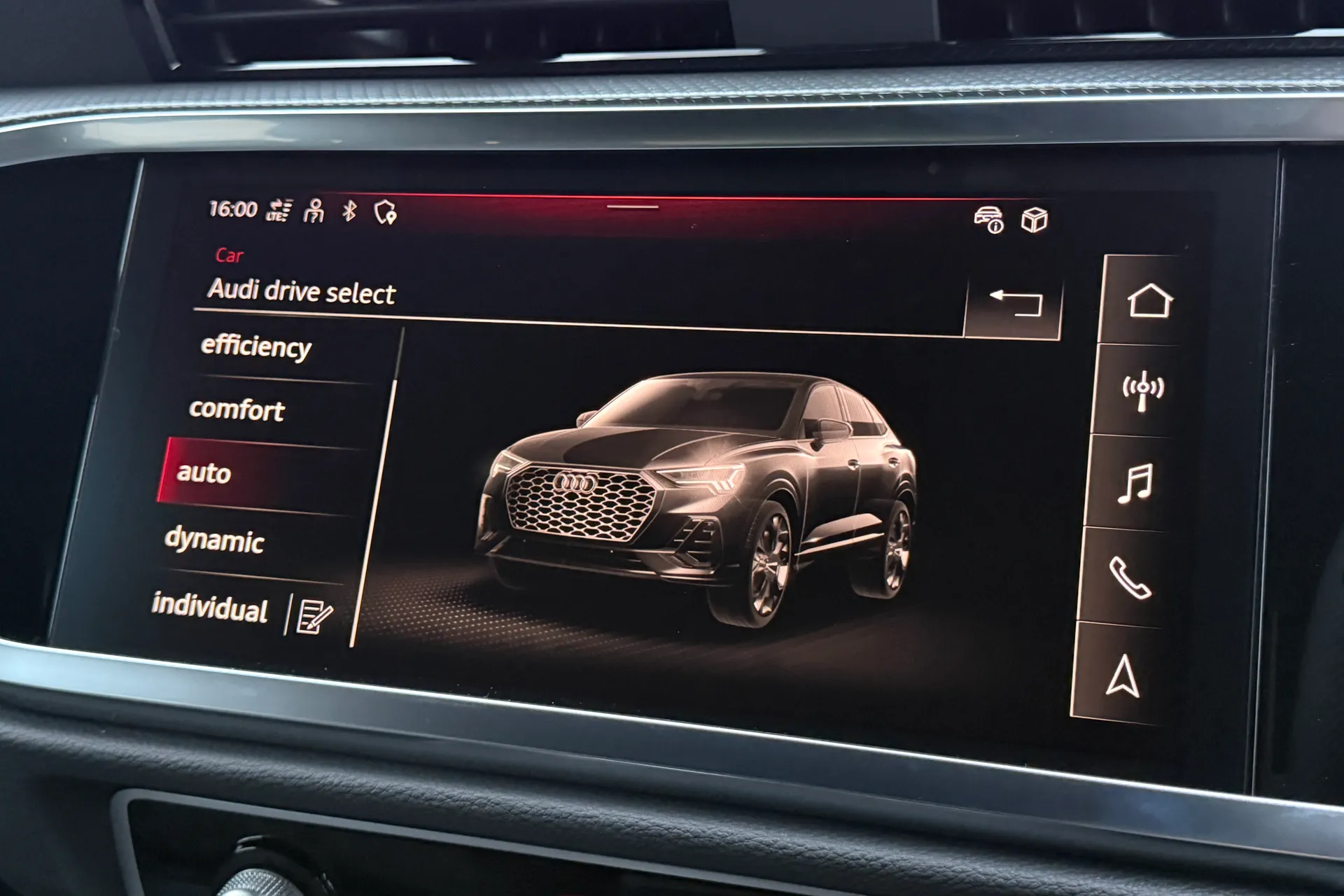 Audi Q3 thumbnail image number 9