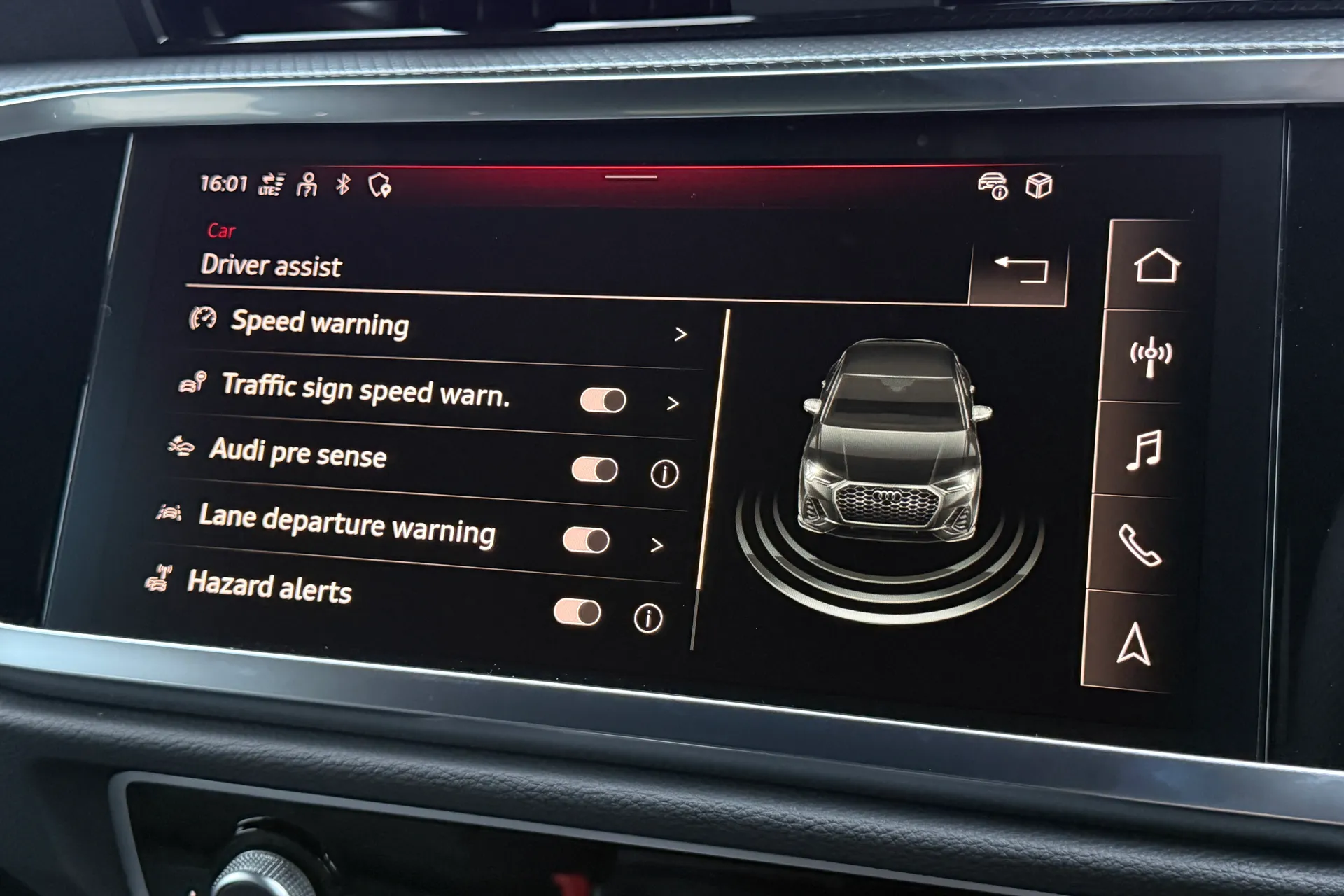 Audi Q3 thumbnail image number 10