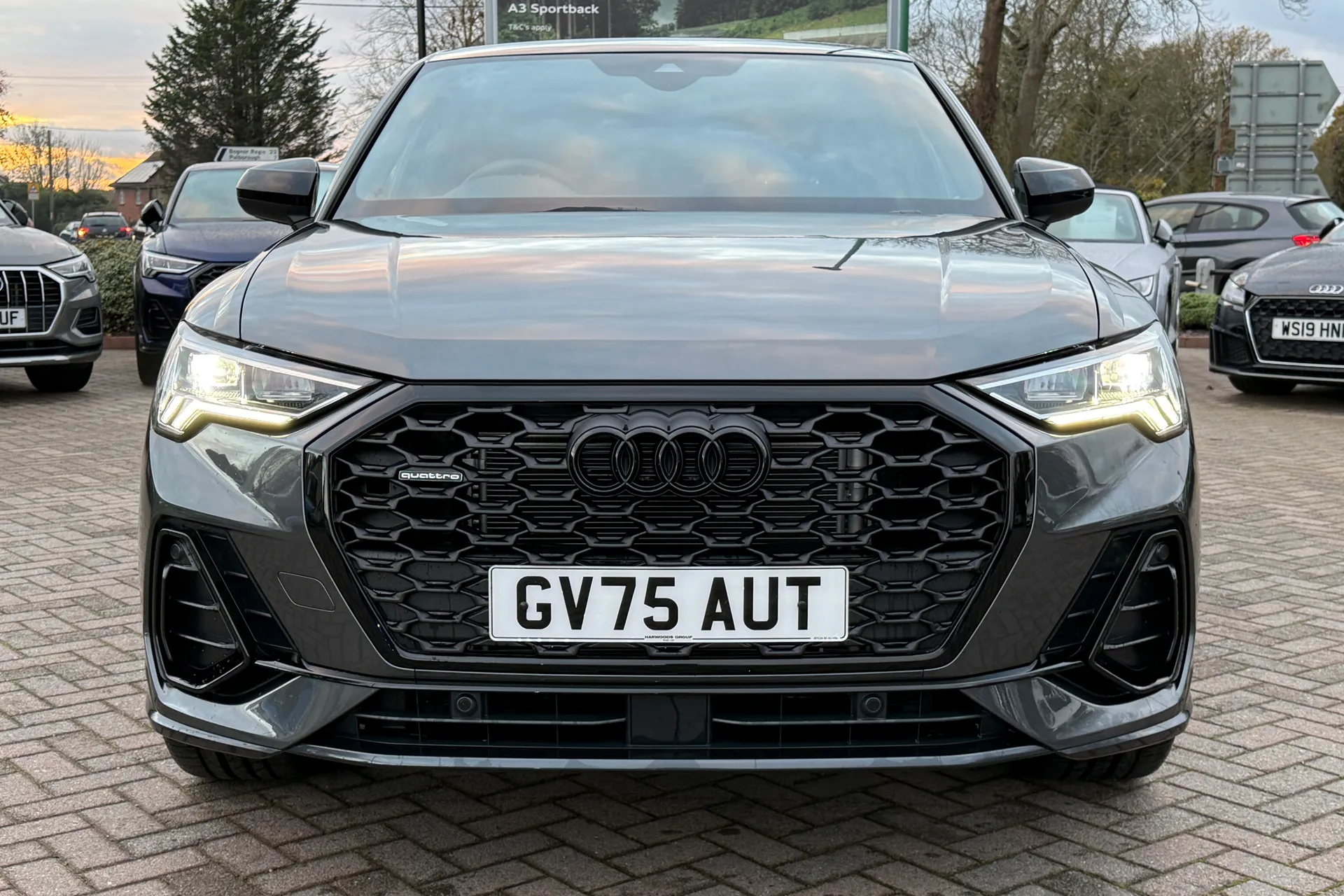 Audi Q3 thumbnail image number 25