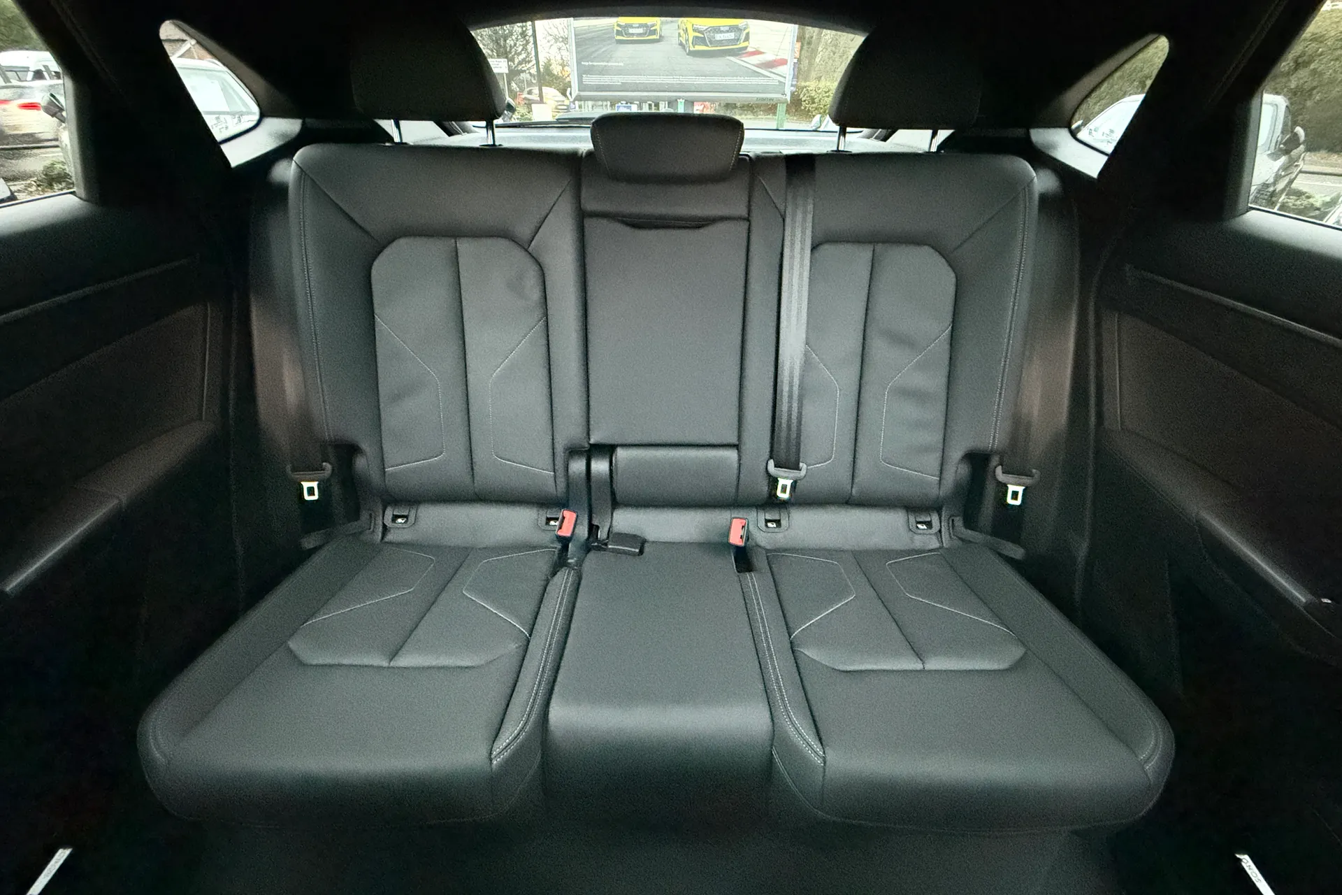 Audi Q3 thumbnail image number 40