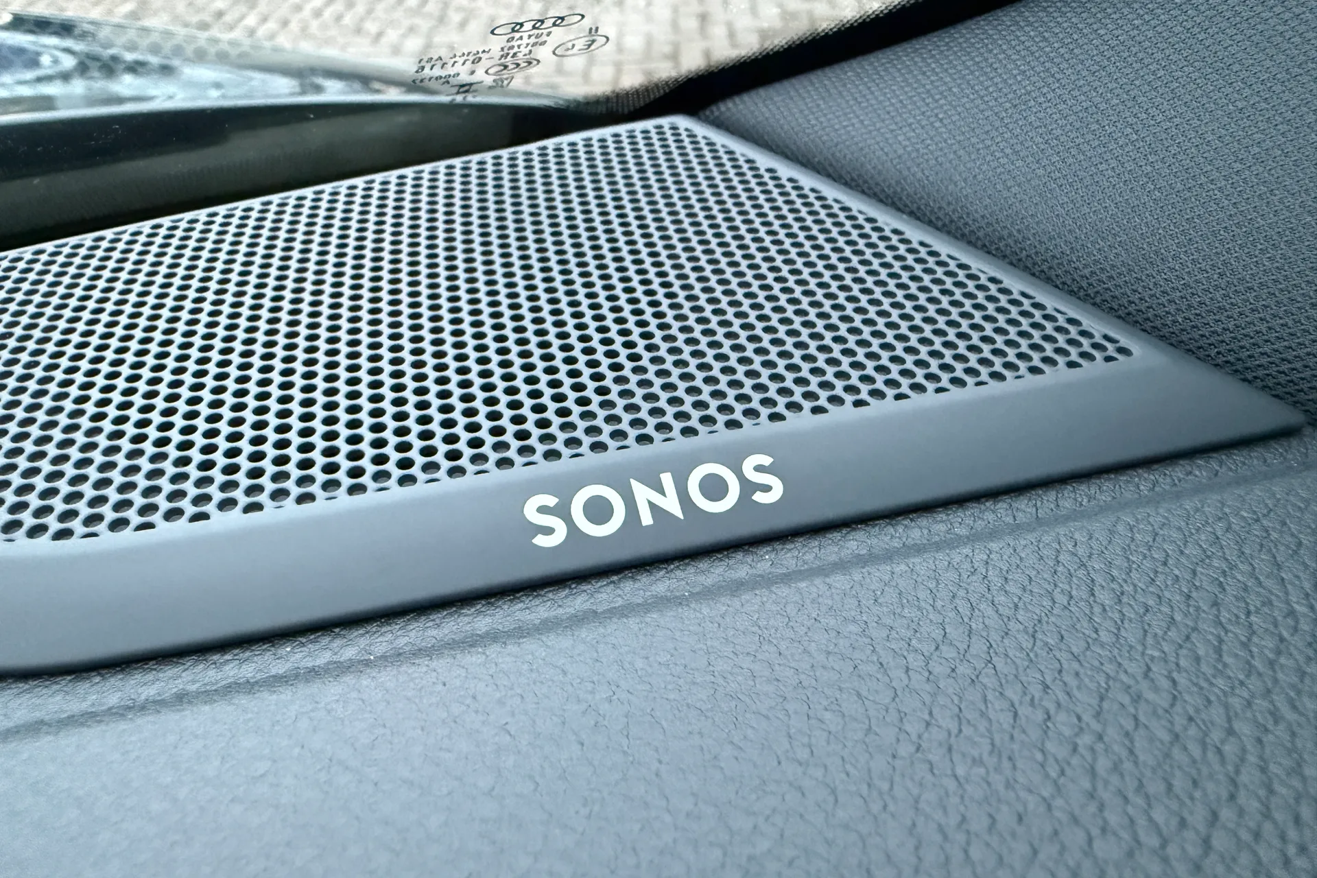 Audi Q3 thumbnail image number 16