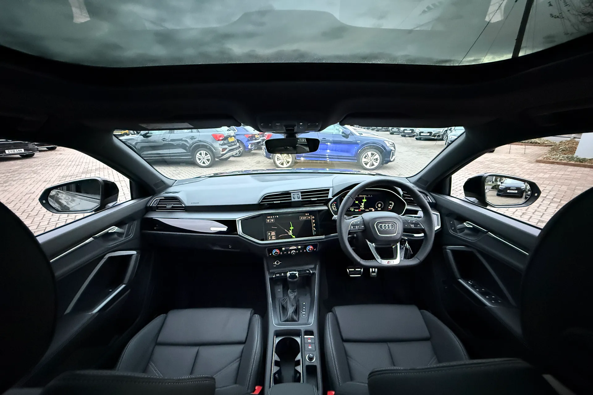 Audi Q3 thumbnail image number 3