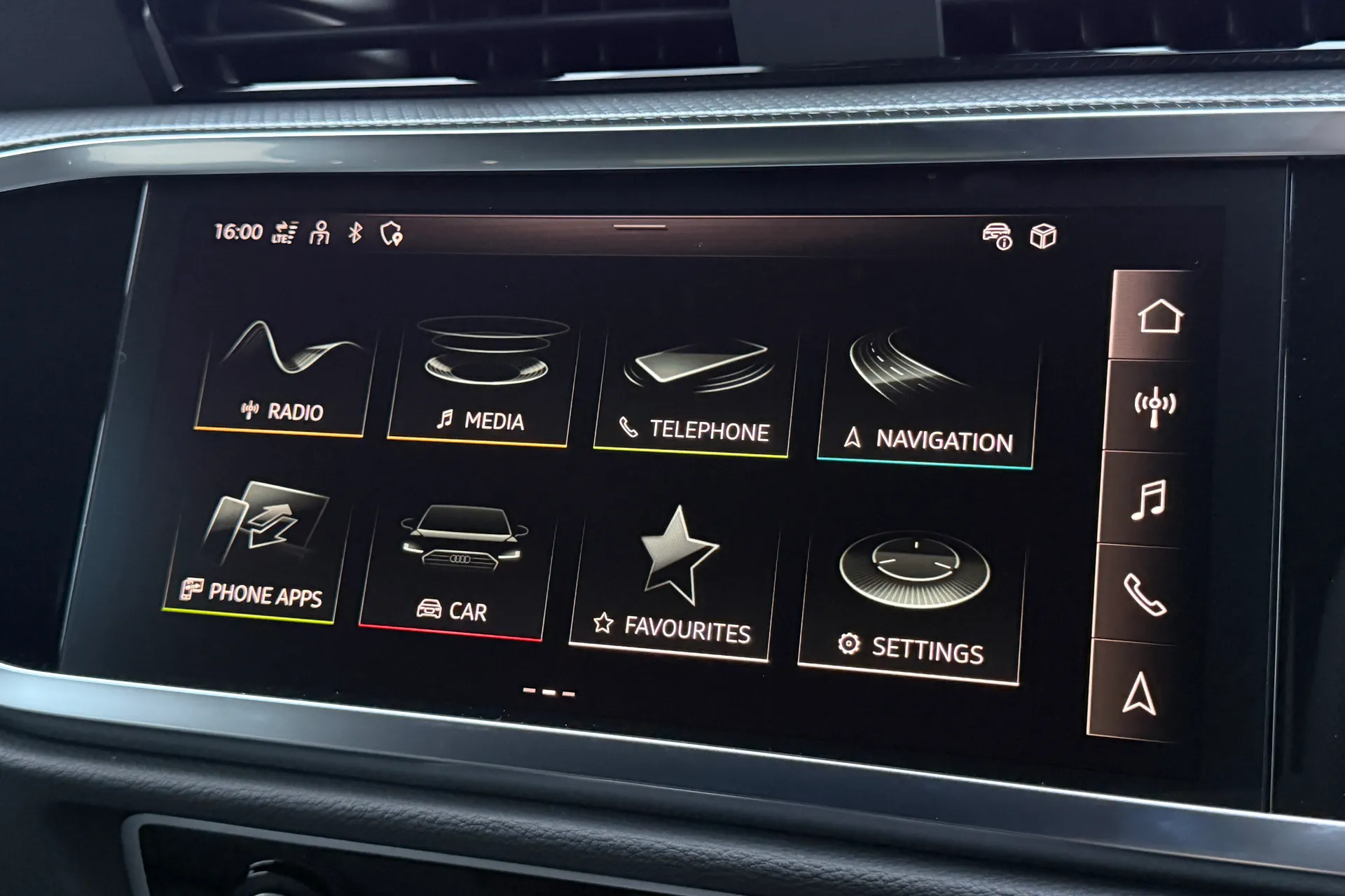 Audi Q3 thumbnail image number 12