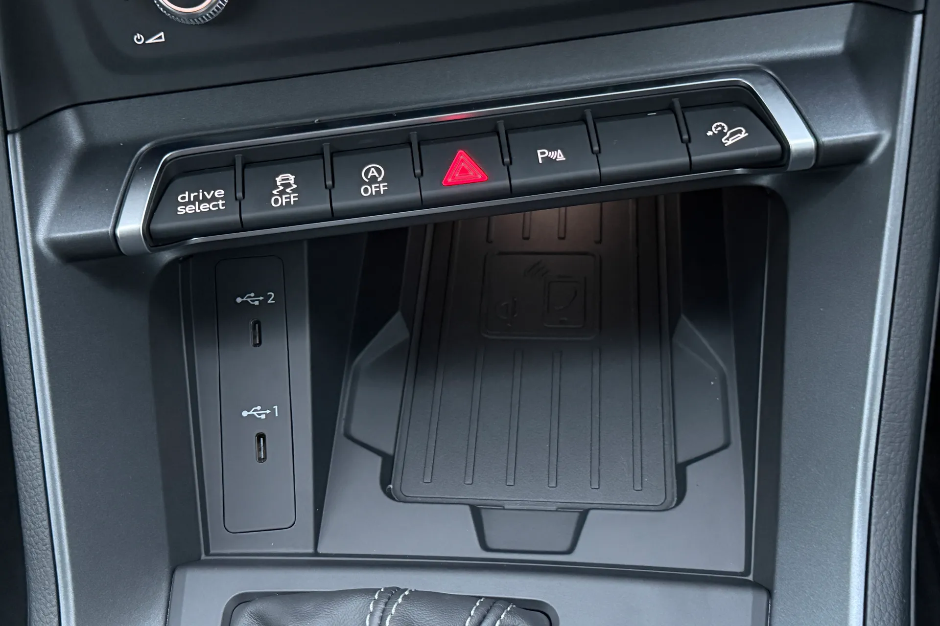 Audi Q3 thumbnail image number 15