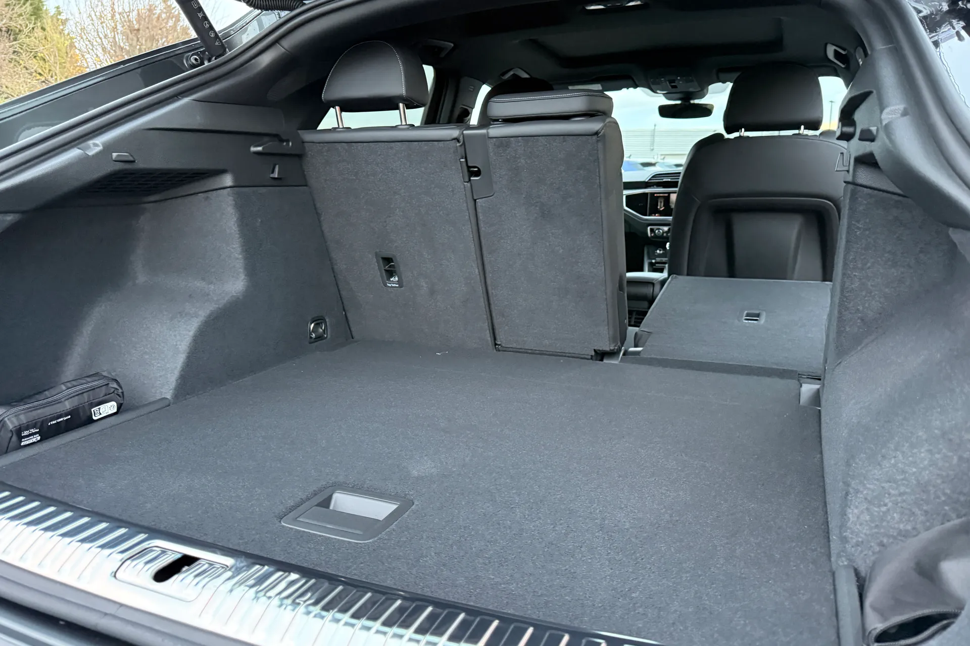 Audi Q3 thumbnail image number 38