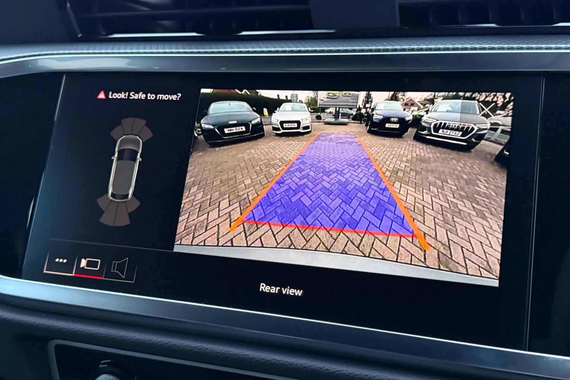 Audi Q3 thumbnail image number 4