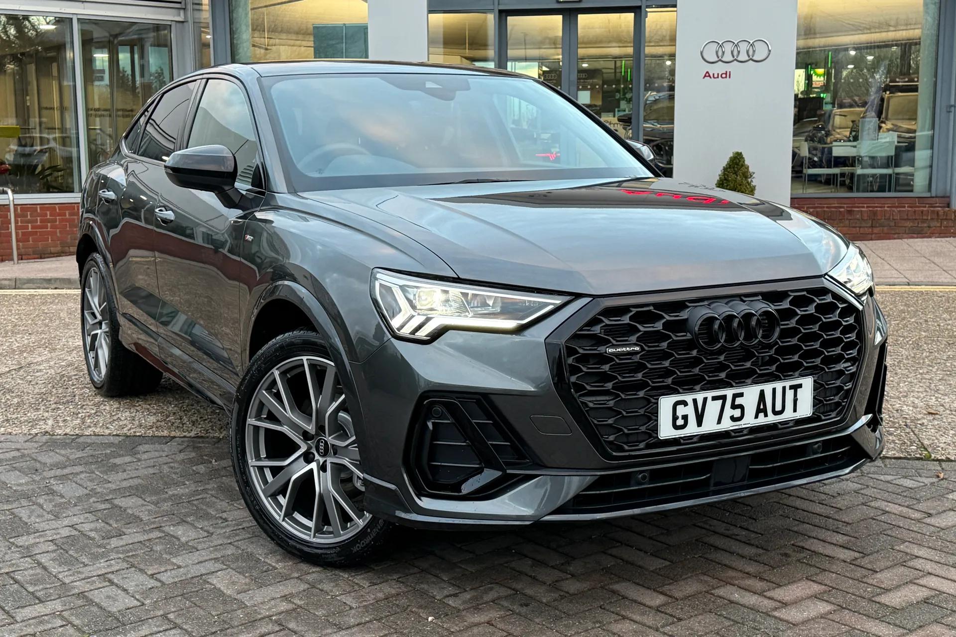 Audi Q3 thumbnail image number 24