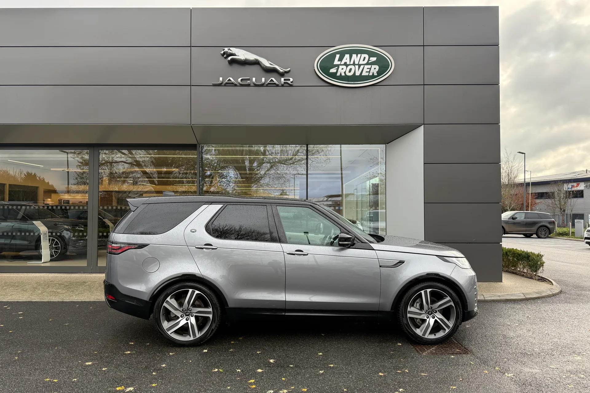 LAND ROVER DISCOVERY thumbnail image number 2