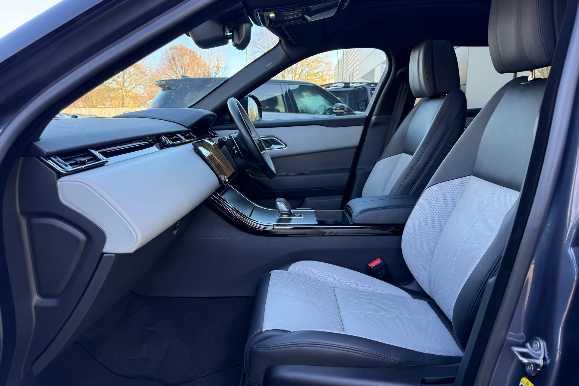 LAND ROVER RANGE ROVER VELAR thumbnail image number 10