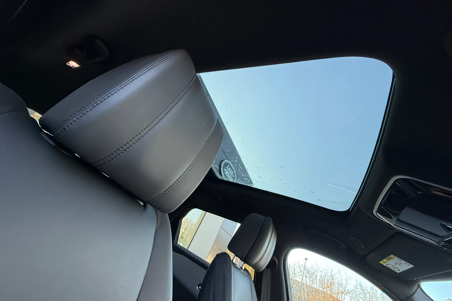 LAND ROVER RANGE ROVER VELAR thumbnail image number 36