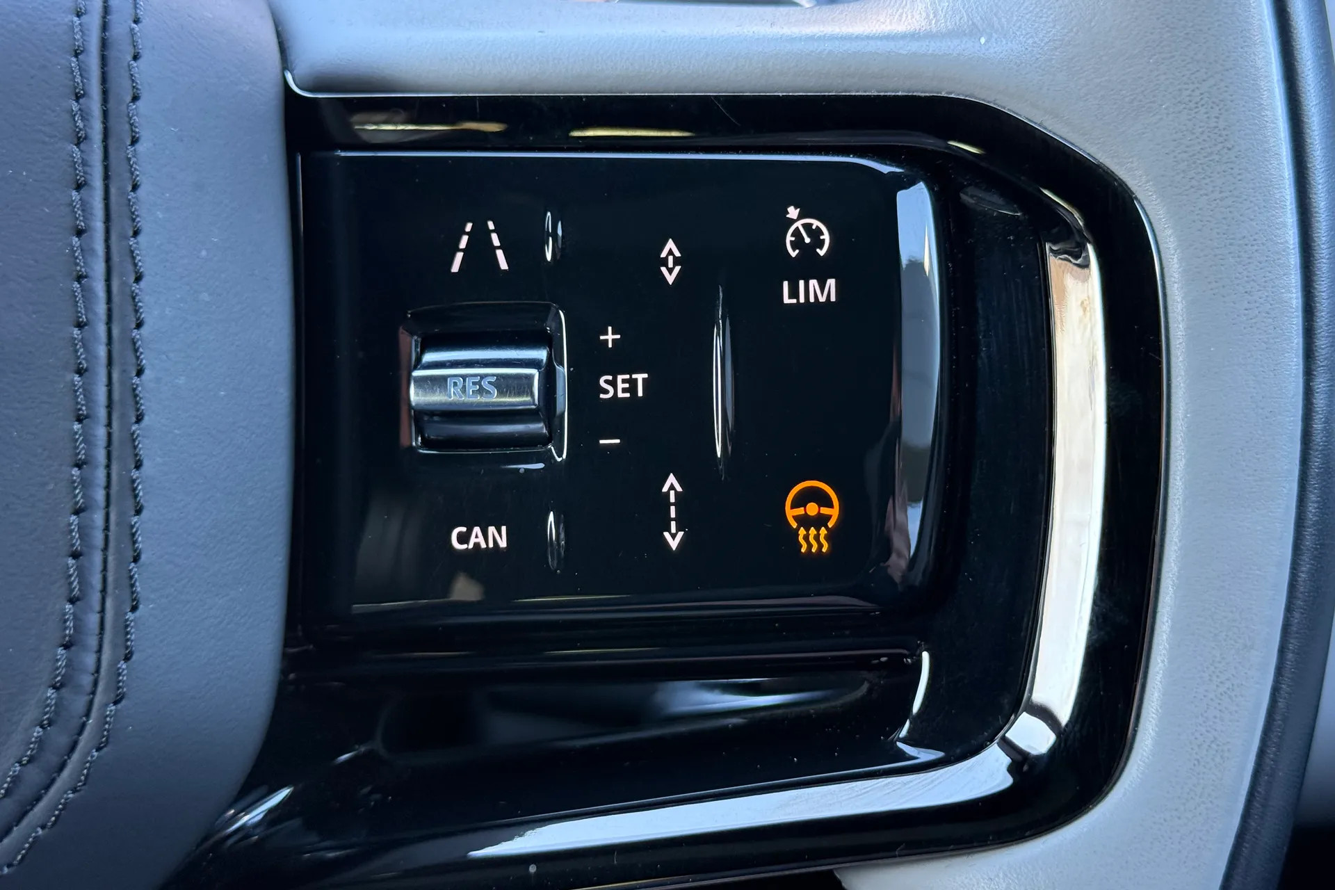 LAND ROVER RANGE ROVER VELAR thumbnail image number 29